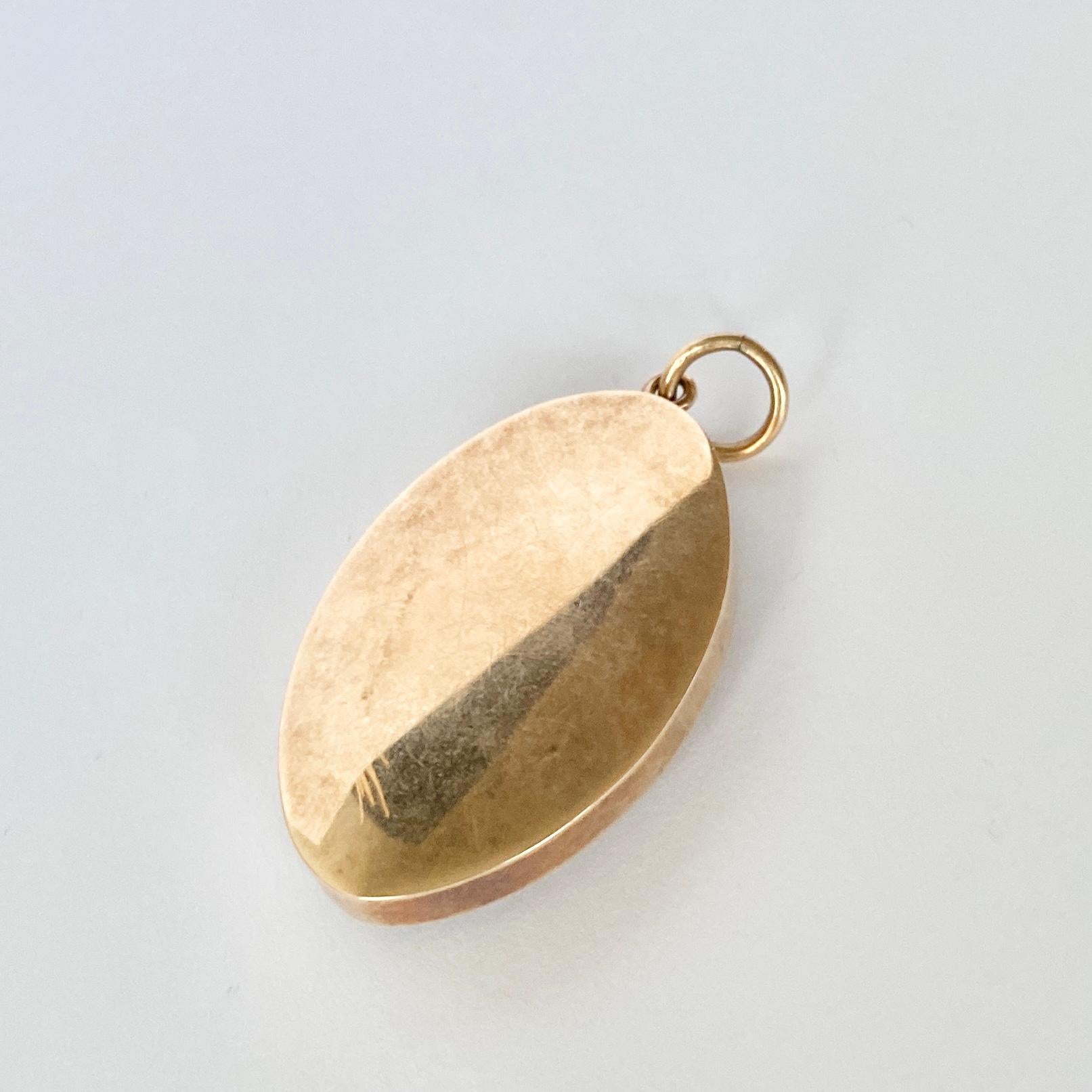 Georgian Enamel and 9 Carat Gold Mourning Pendant In Good Condition In Chipping Campden, GB
