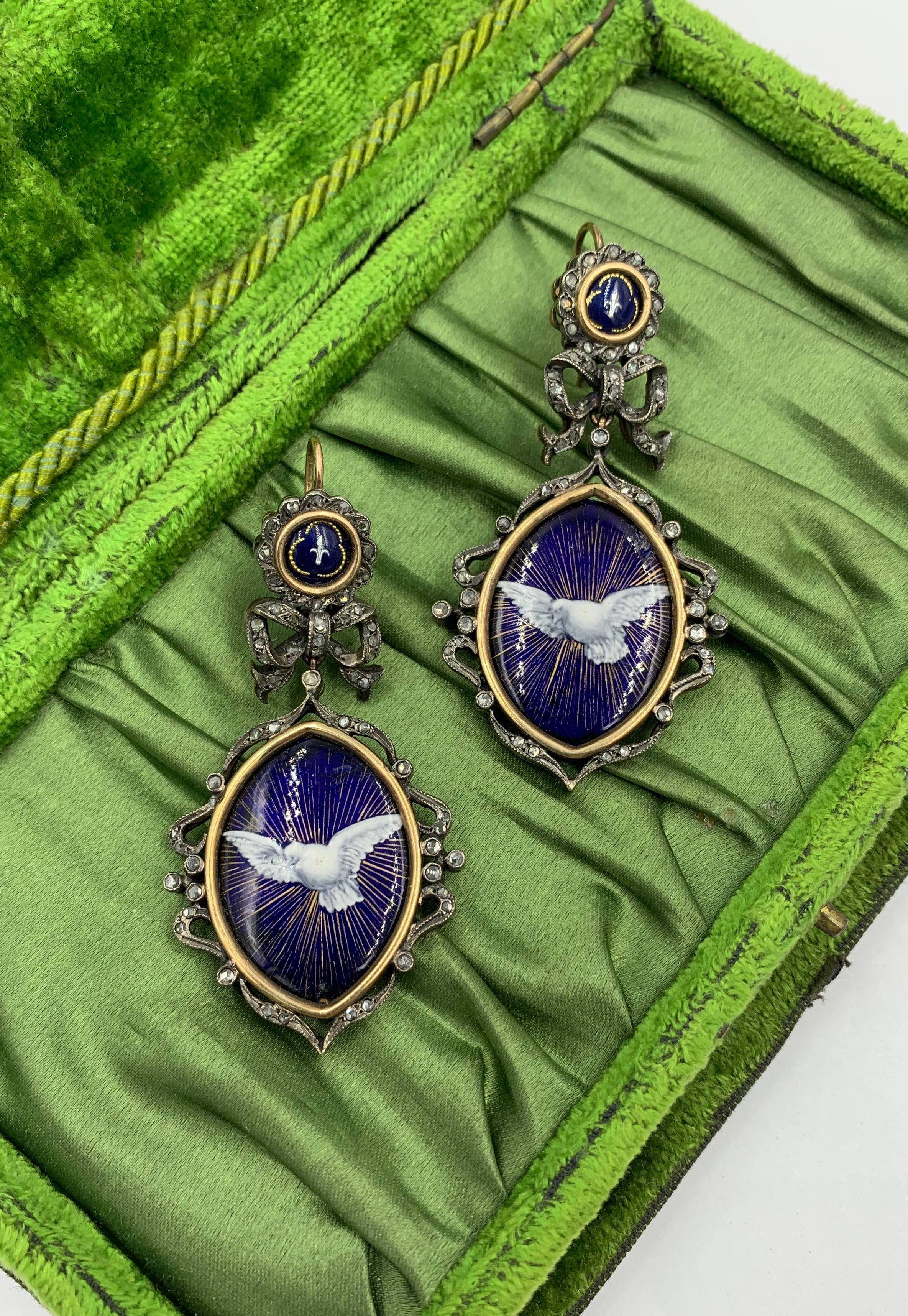 Georgianische Emaille-Ohrringe mit Taubenvogel-Diamanten im Rosenschliff in Museumsqualität Damen im Angebot