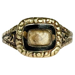 Georgian Enamel Glazed Locket Front Mourning 18 Carat Gold Ring