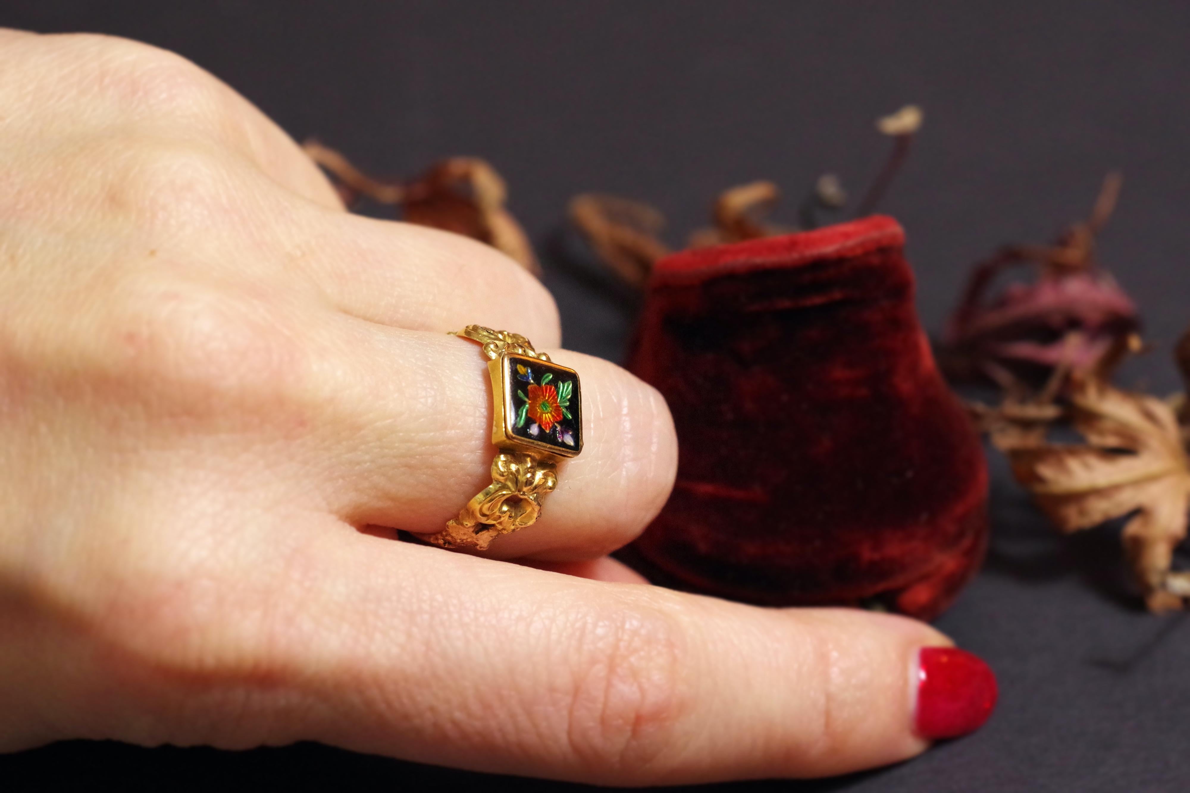 Georgian Enamel Poison Ring in 18k Gold, Secret Poison Antique Ring, Locket Ring 4