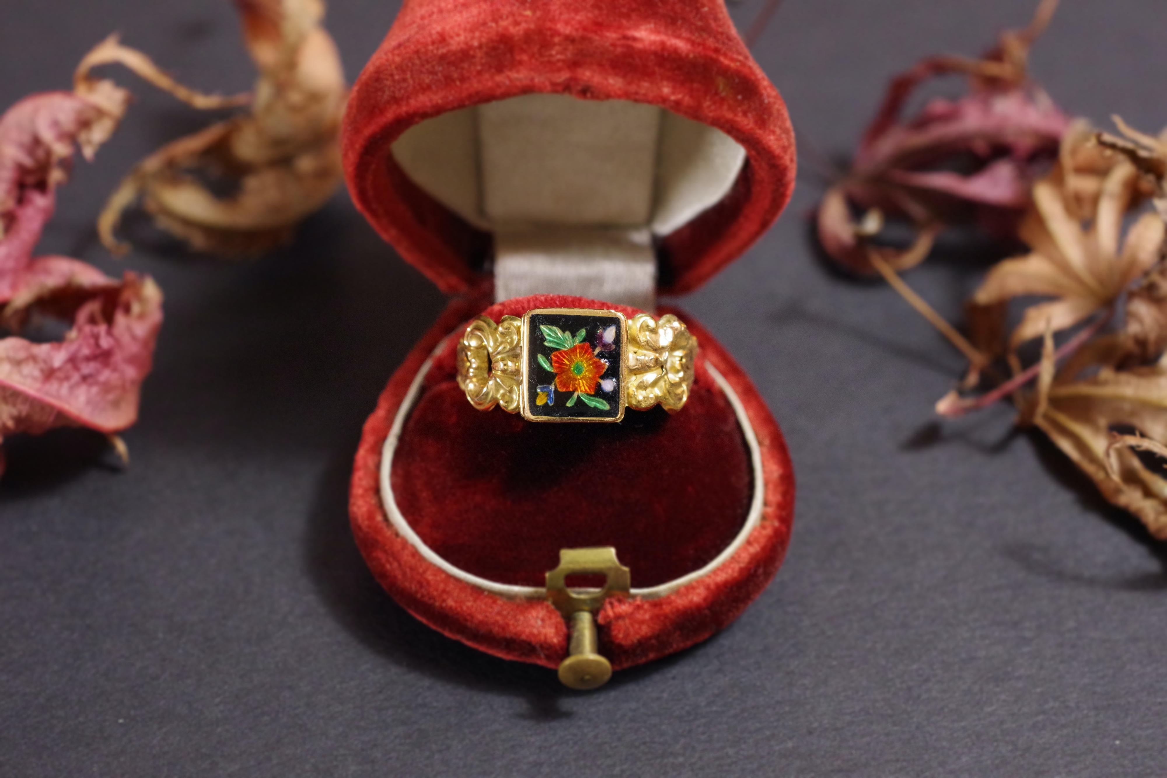 Georgian Enamel Poison Ring in 18k Gold, Secret Poison Antique Ring, Locket Ring 5