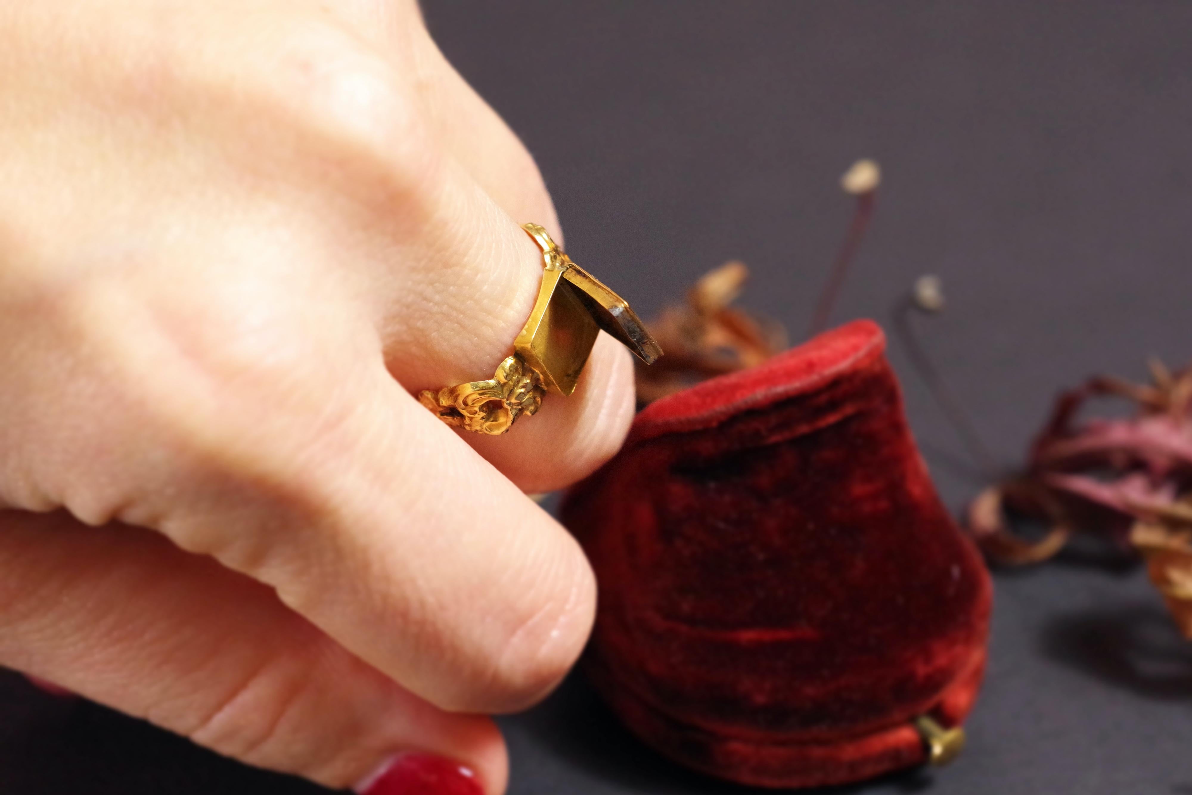 Women's Georgian Enamel Poison Ring in 18k Gold, Secret Poison Antique Ring, Locket Ring