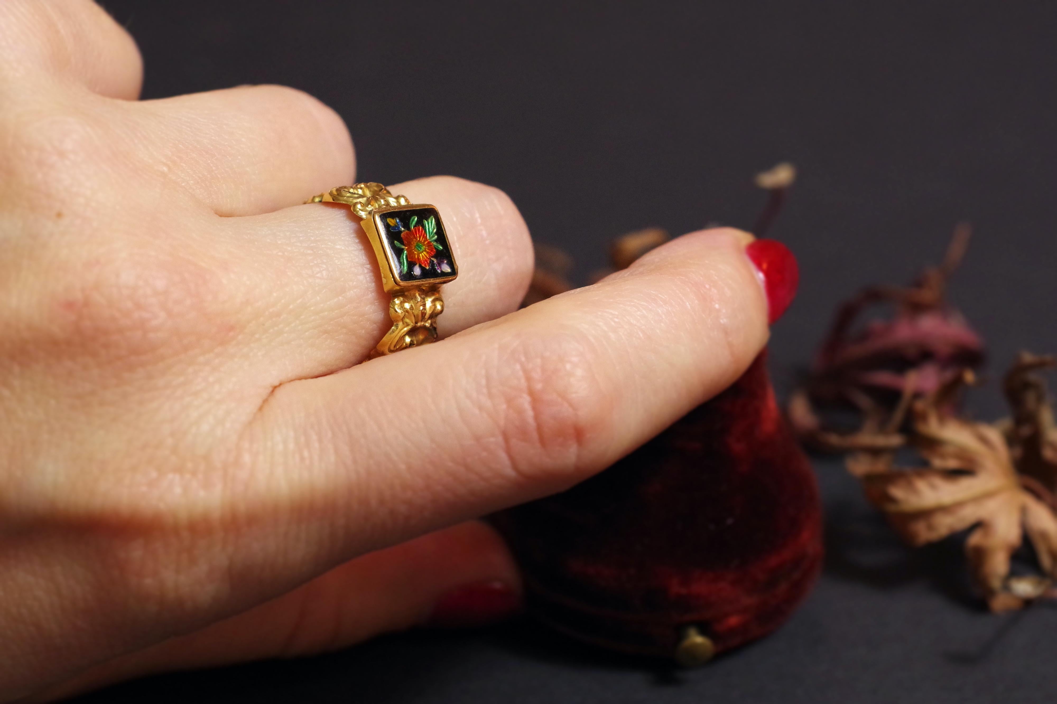 Georgian Enamel Poison Ring in 18k Gold, Secret Poison Antique Ring, Locket Ring 1