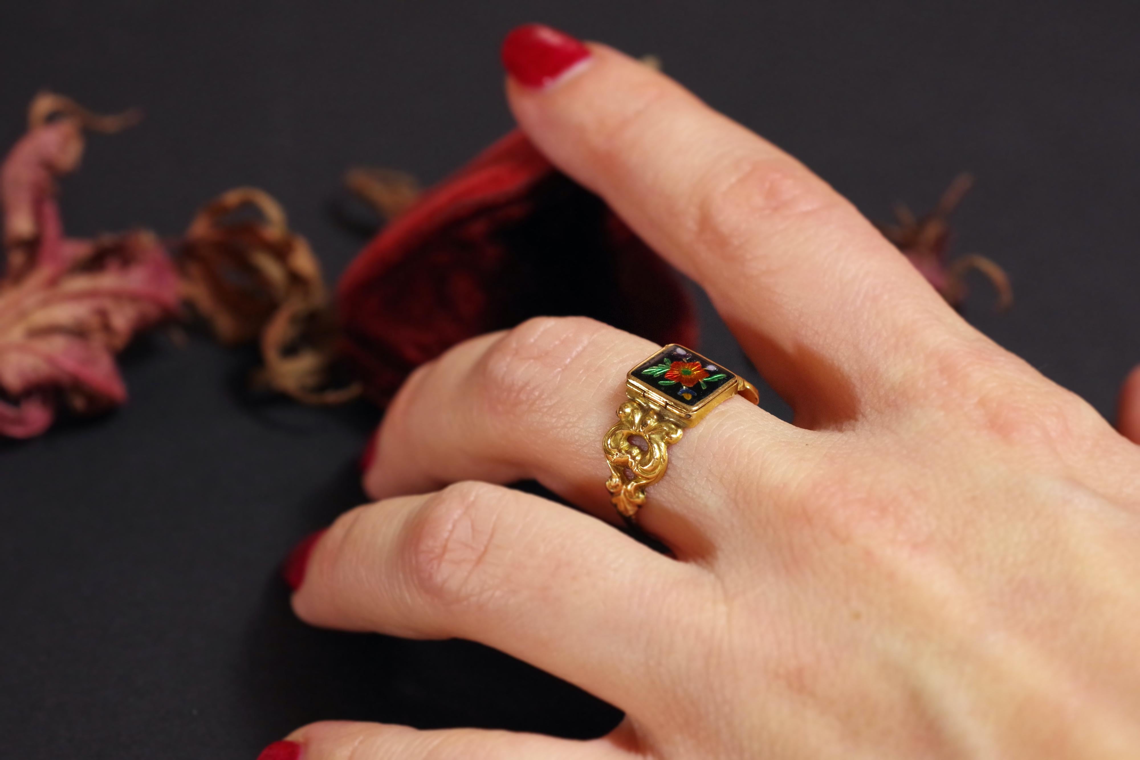 Georgian Enamel Poison Ring in 18k Gold, Secret Poison Antique Ring, Locket Ring 2