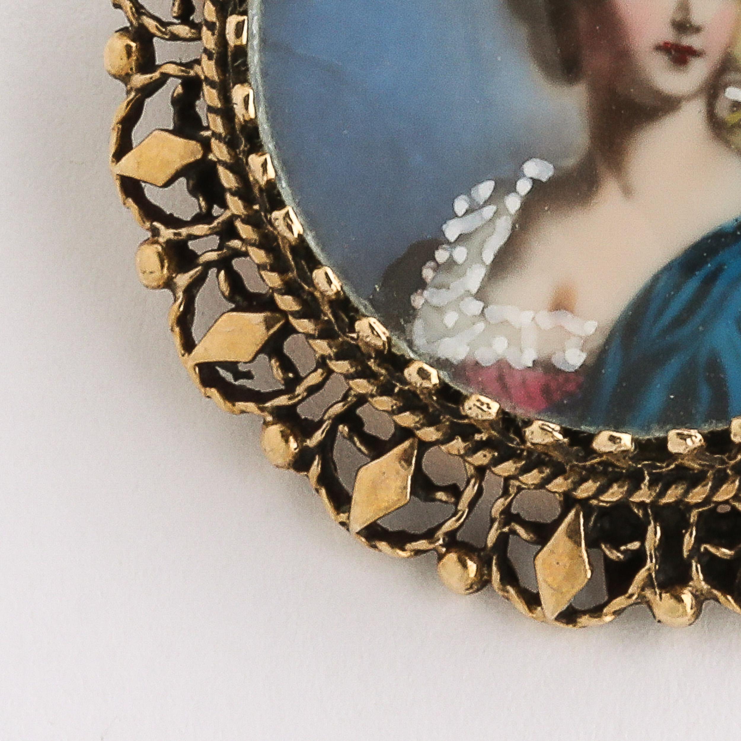 Georgian Enameled & Hand-Painted Portrait Brooch  W/ 14 Karat Gold Setting  In Excellent Condition For Sale In New York, NY