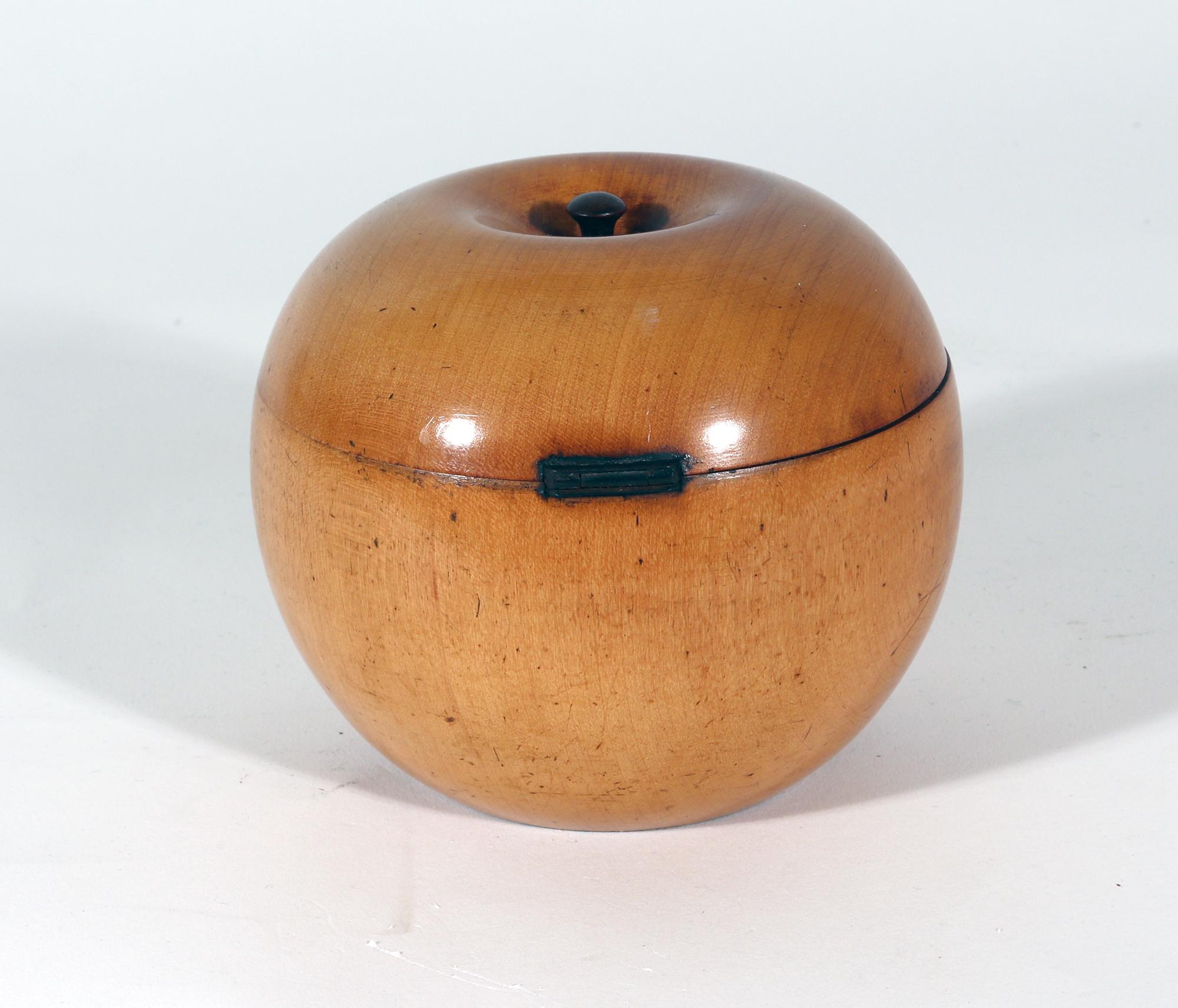 Georgian English Antique Fruitwood Apple Tea Caddy In Good Condition In Downingtown, PA
