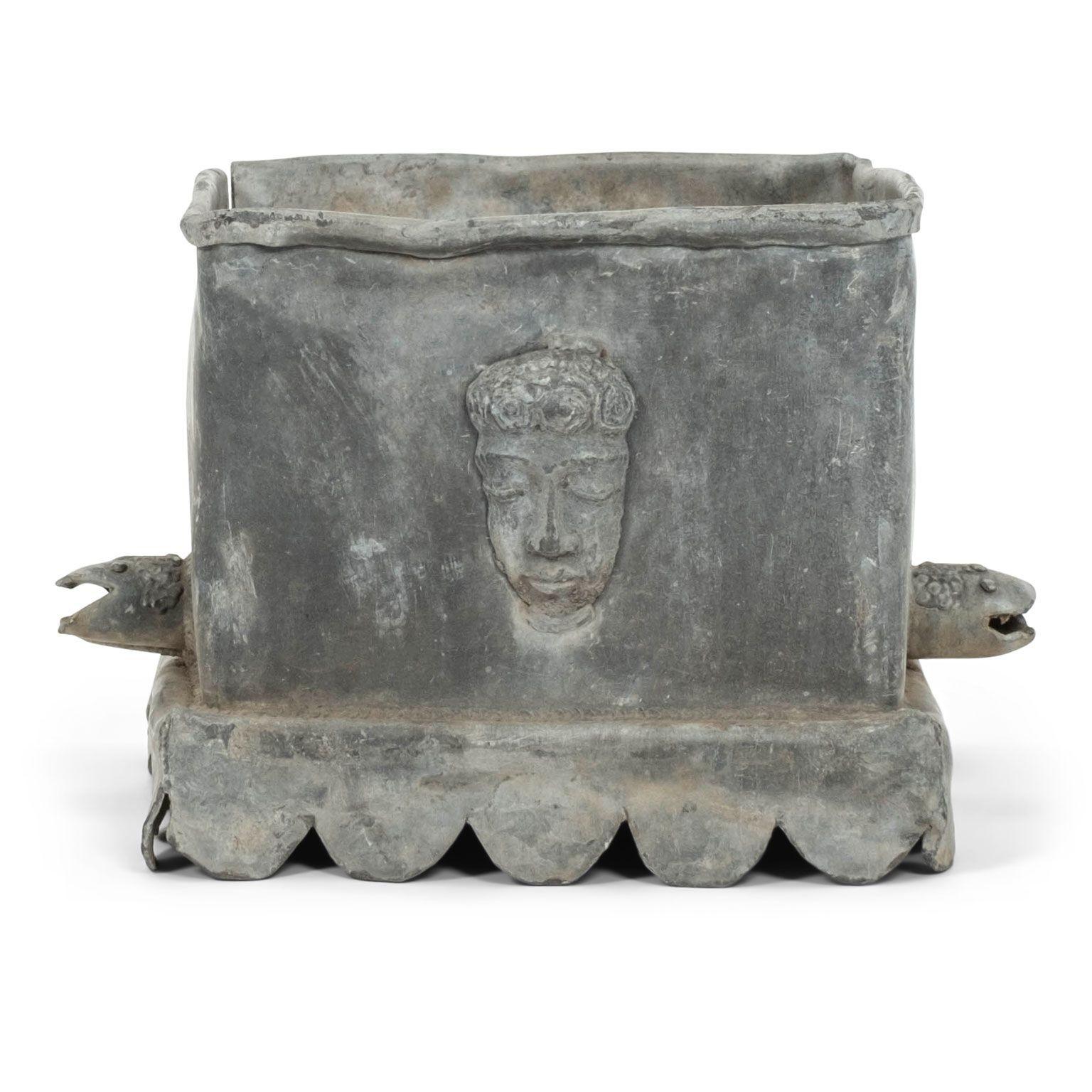 Georgian English Lead Planter In Good Condition In Houston, TX