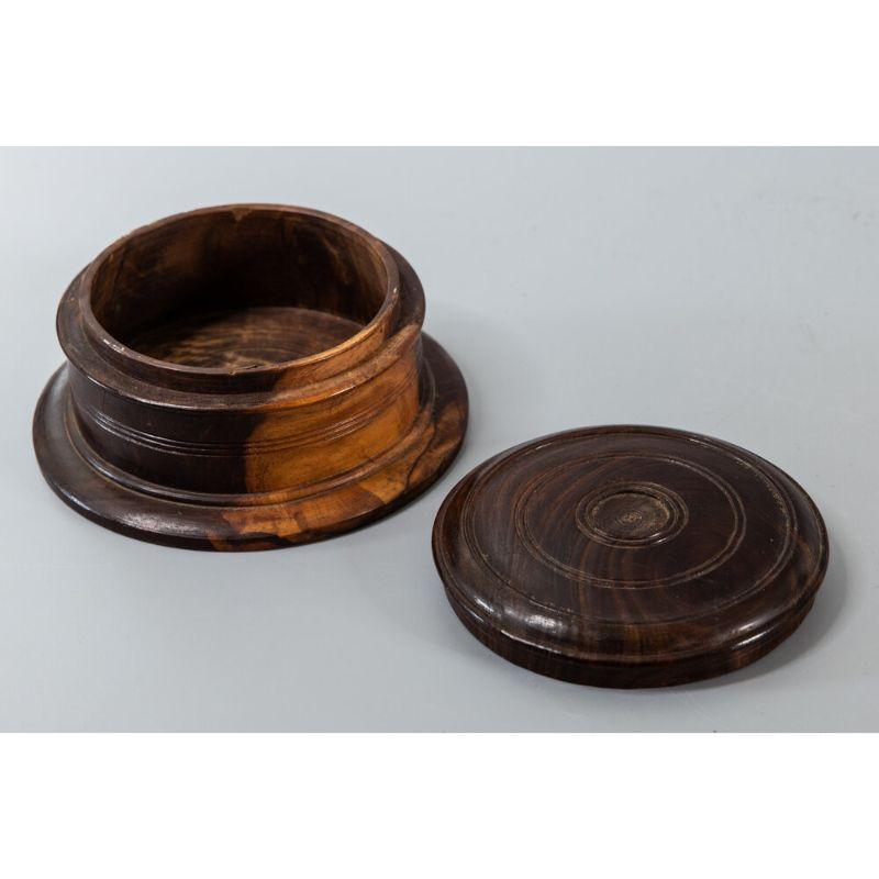 Georgian English Lignum Vitae Lidded Turned Treen Round Box, circa 1780 In Good Condition In Pearland, TX