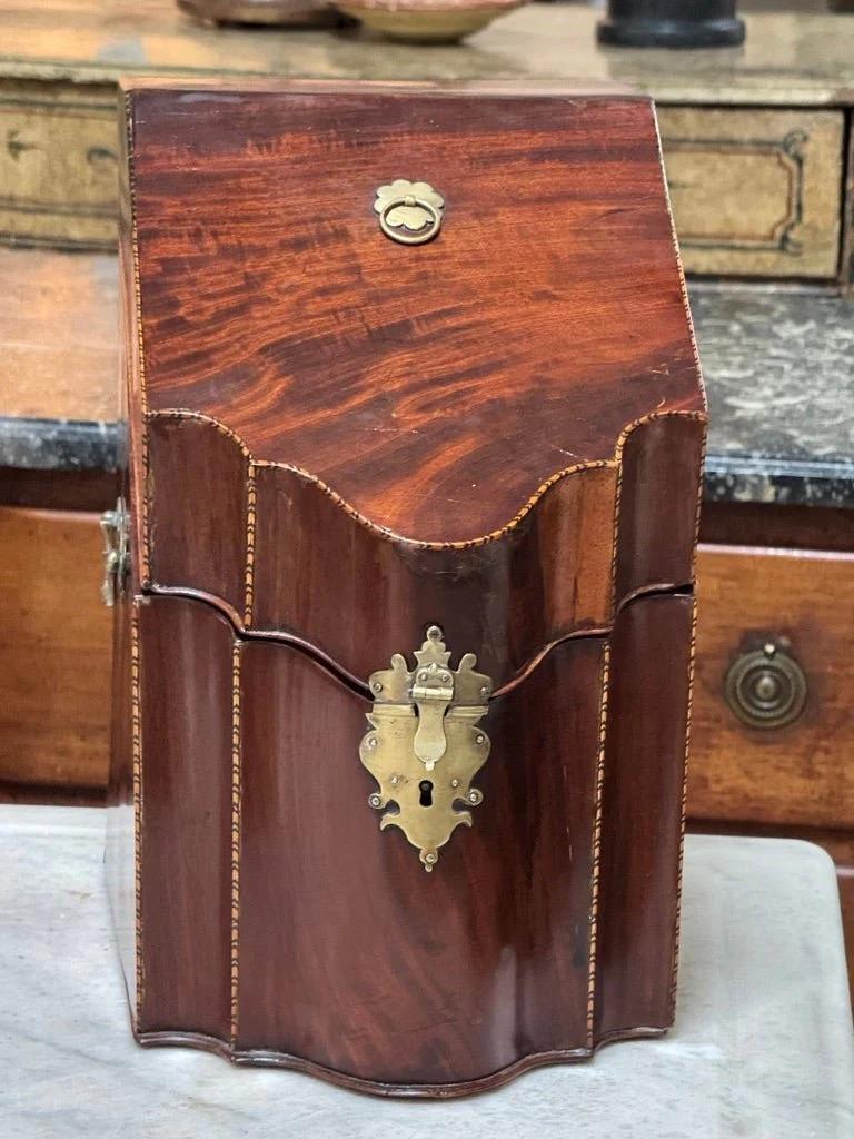 Scatola per coltelli o posate in mogano inglese georgiano con montature in ottone,, c. 1800: L-12