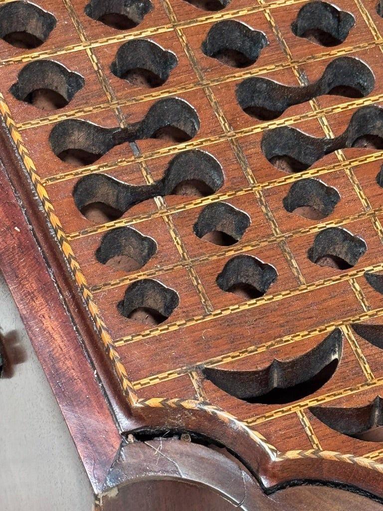 Scatola per coltelli in mogano inglese georgiano con montature in ottone, 1800 ca. In condizioni buone in vendita a Charlottesville, VA