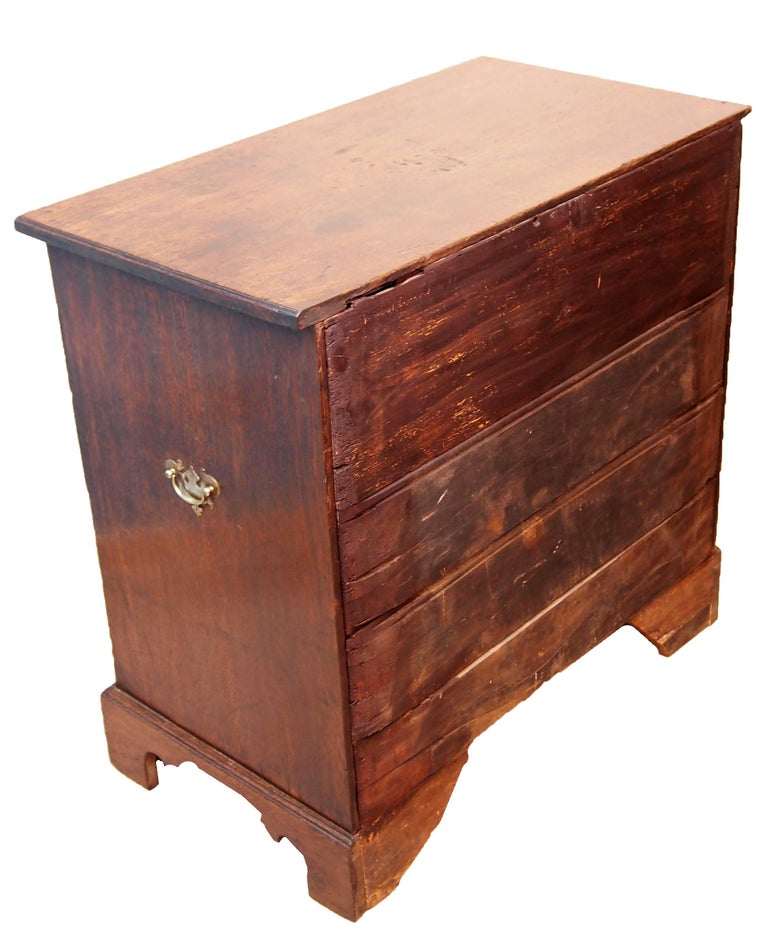 Coffre à tiroirs Bachelors en chêne de style anglais du XVIIIe
