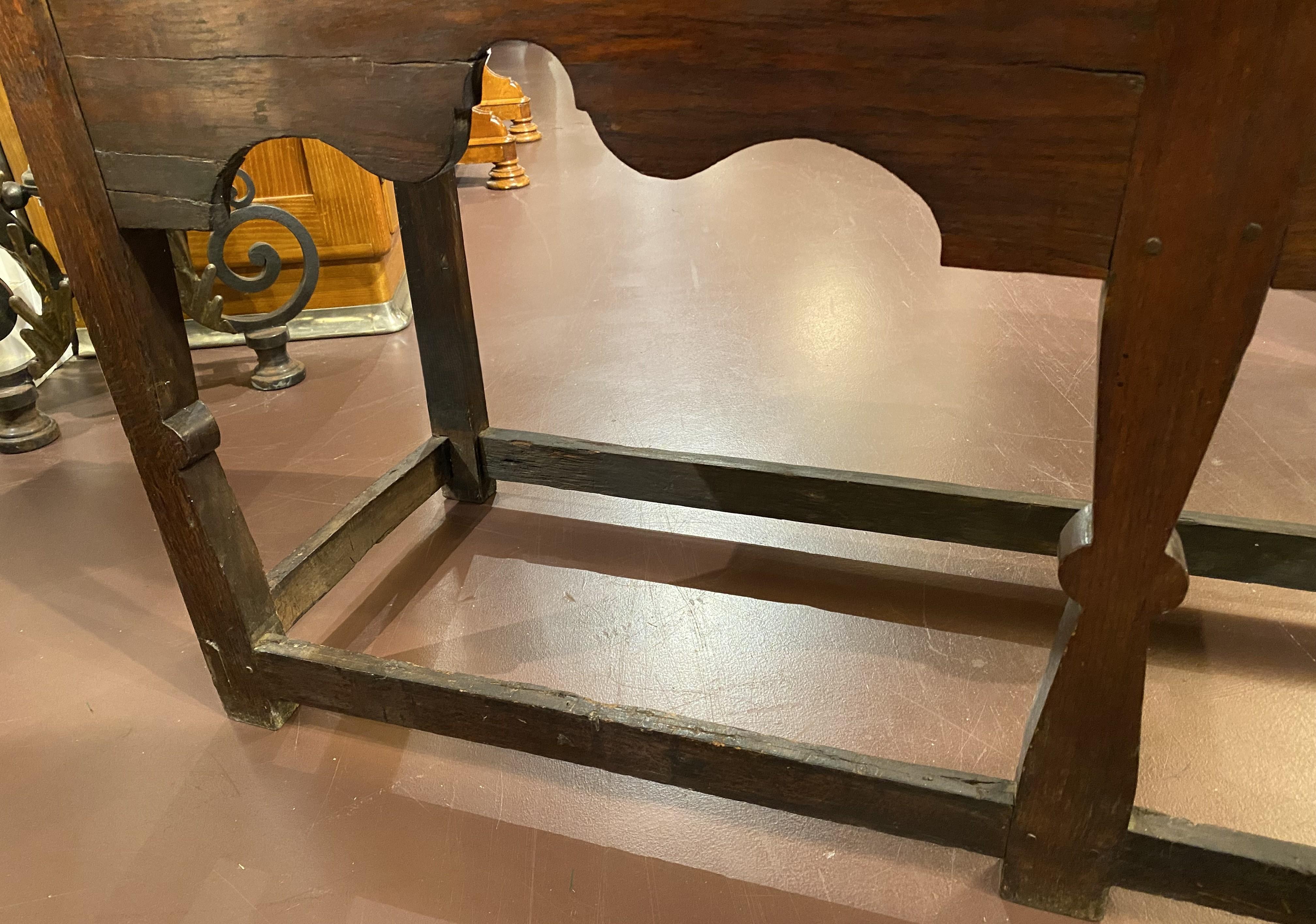 Base de commode géorgienne en chêne anglais sculpté en vente 2