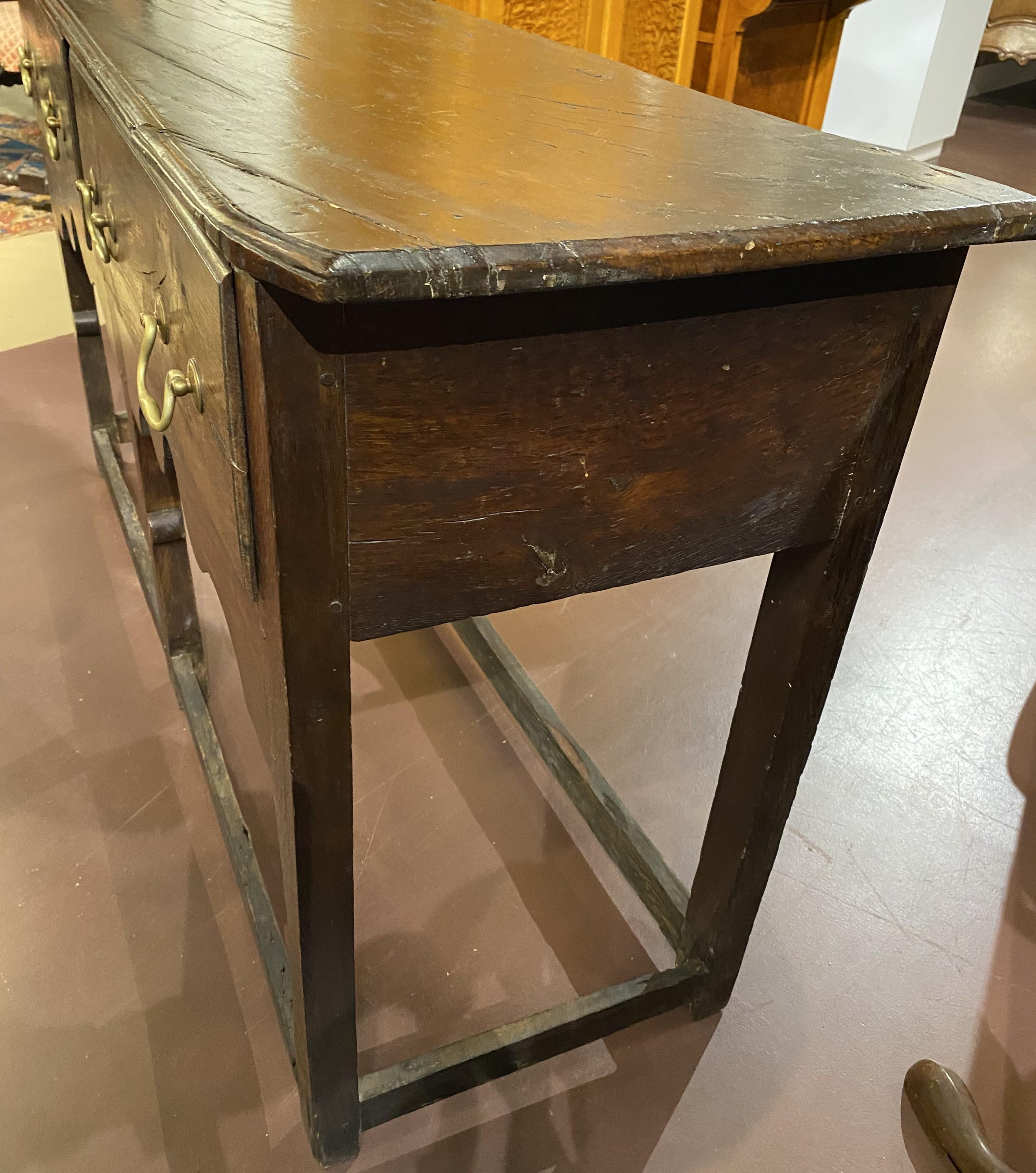 Base de commode géorgienne en chêne anglais sculpté Bon état - En vente à Milford, NH