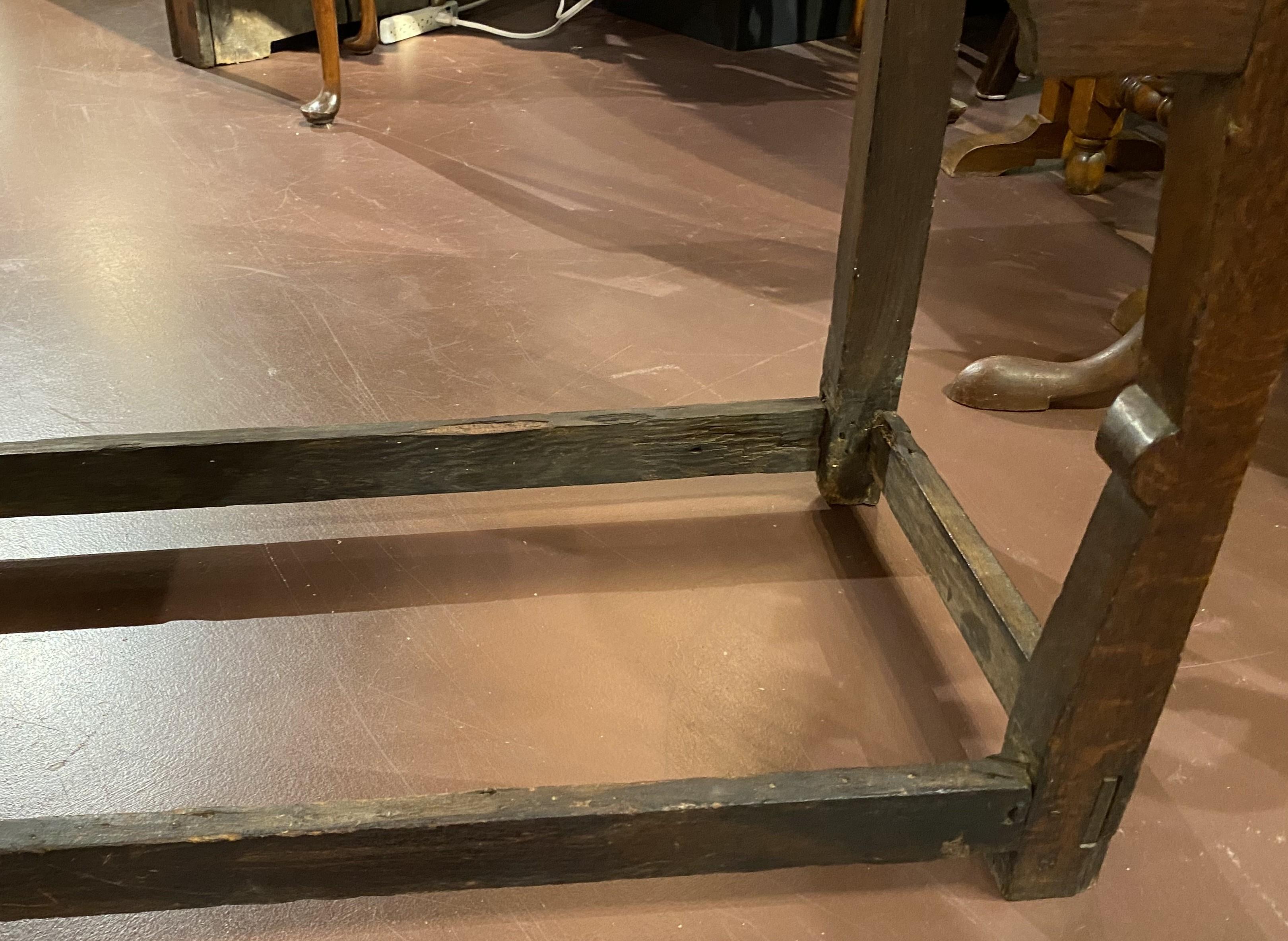 Base de commode géorgienne en chêne anglais sculpté en vente 1