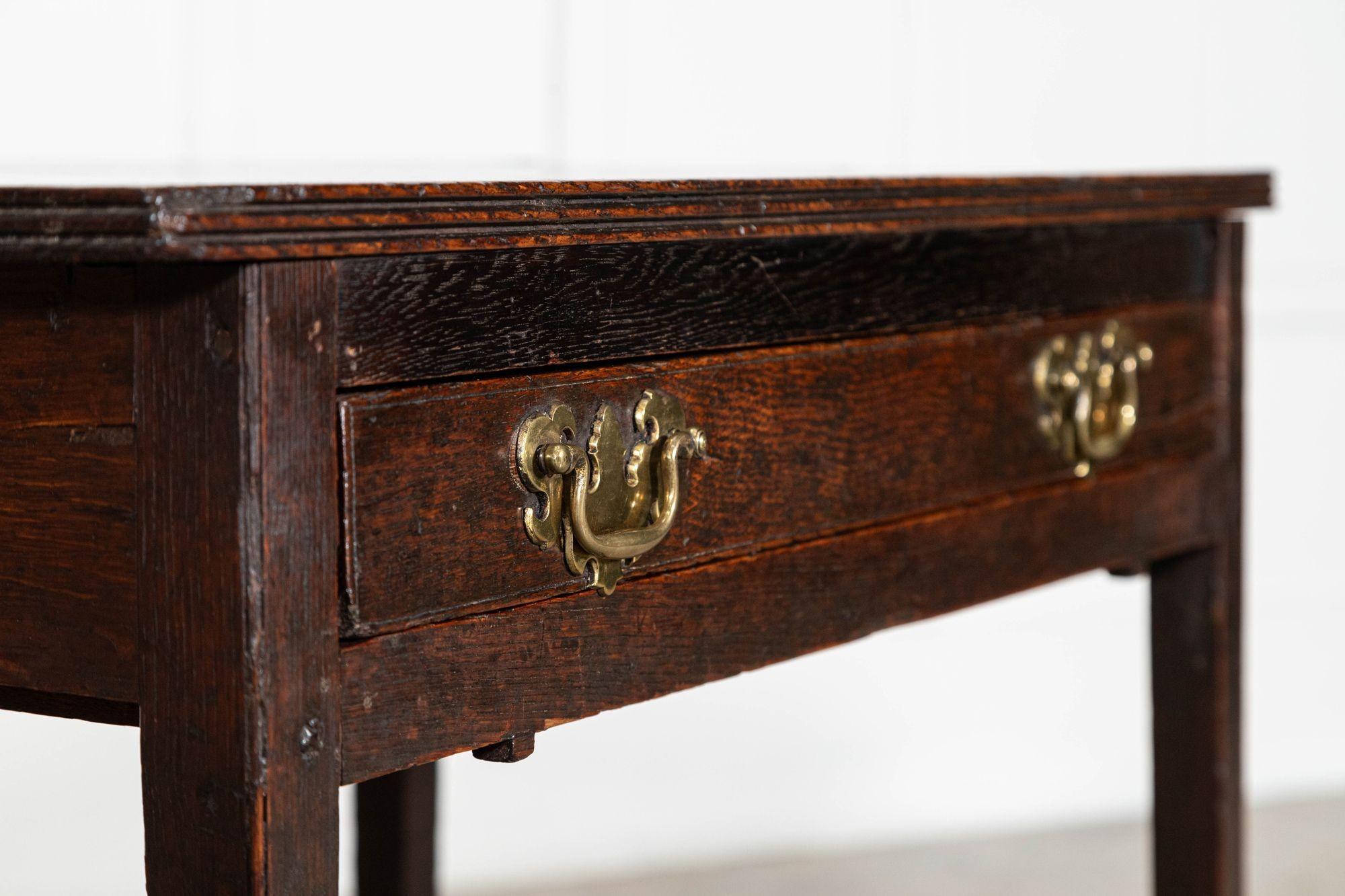 Table d'appoint en chêne anglais de style géorgien en vente 1