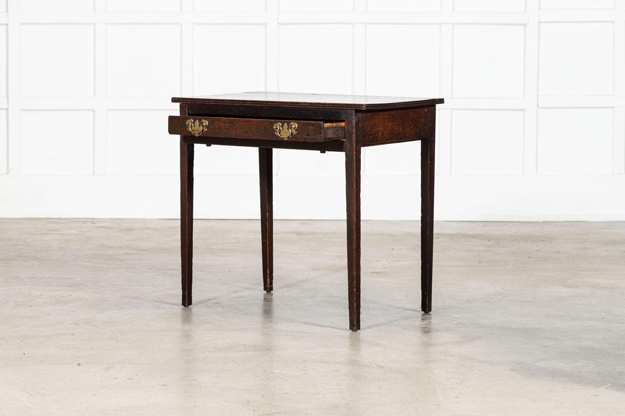 Table d'appoint en chêne anglais de style géorgien en vente 4