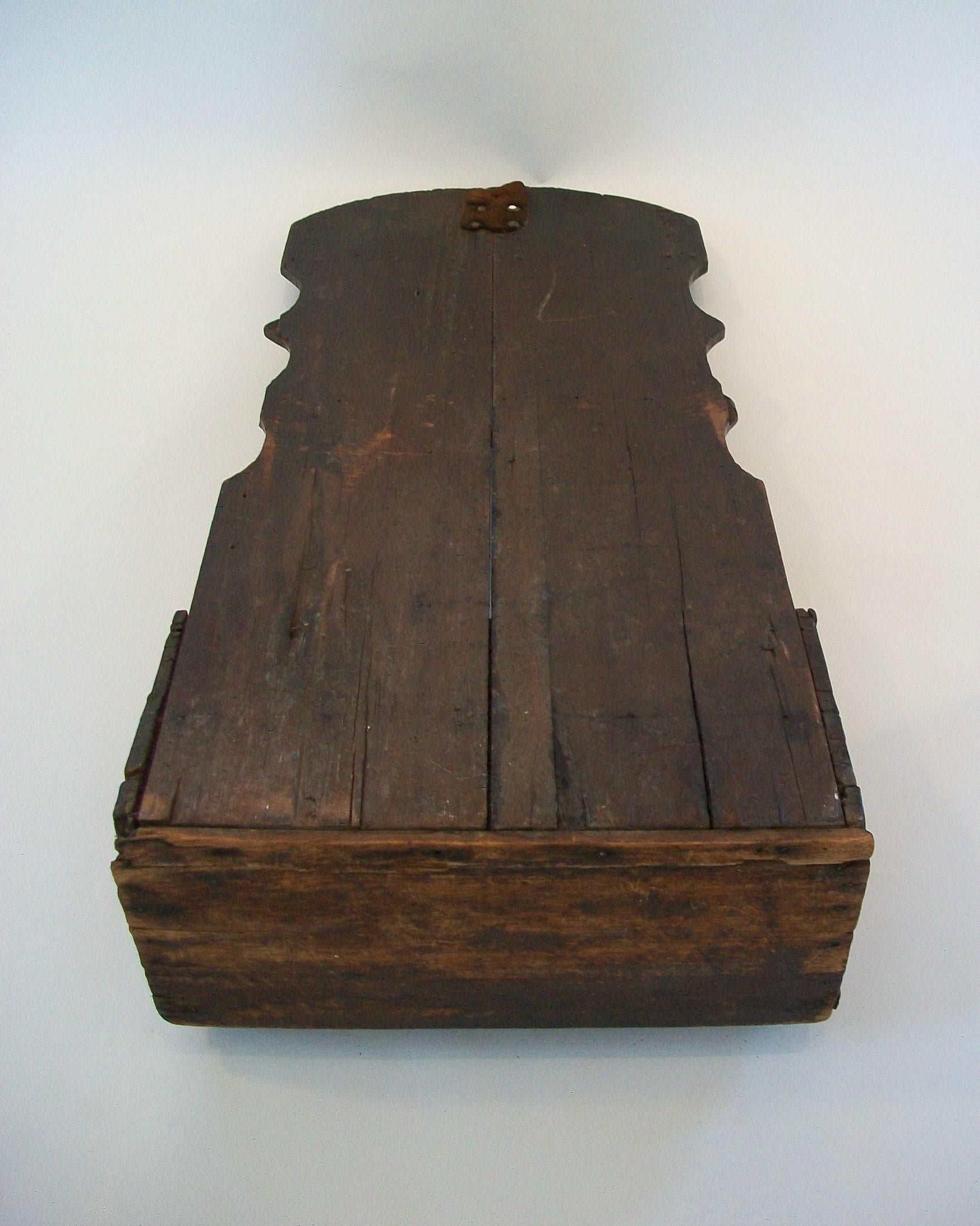 Georgianischer englischer Eichenholz-Löffelständer – Vereinigtes Königreich – um 1790 im Angebot 4