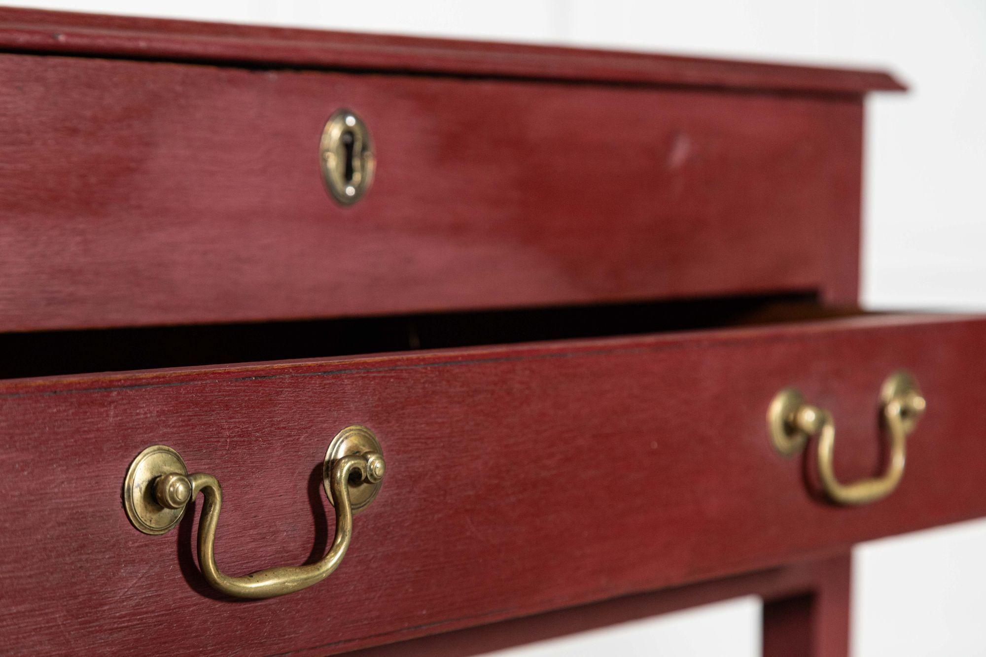 Table d'appoint géorgienne en chêne peint anglais en vente 1