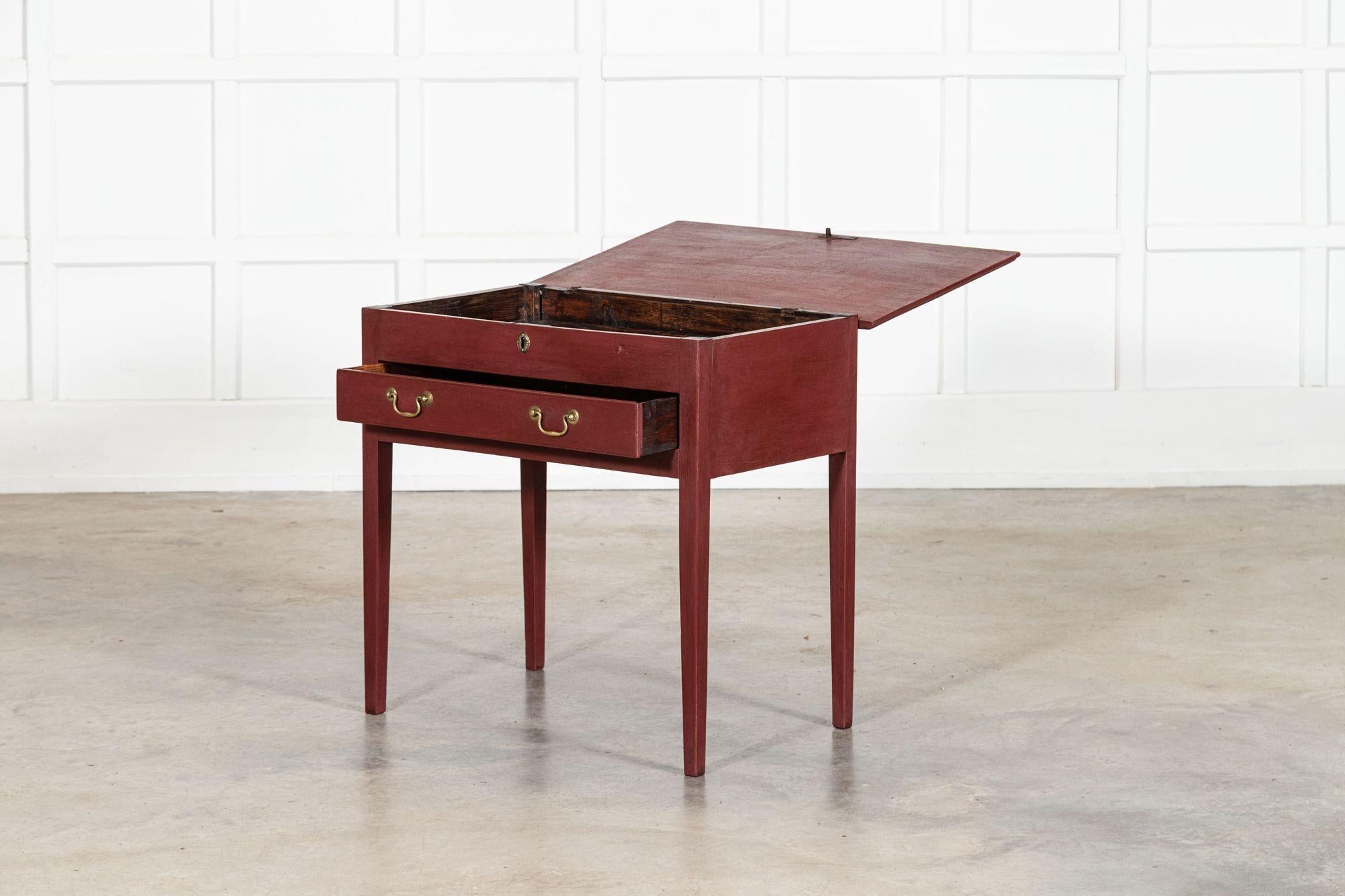 Table d'appoint géorgienne en chêne peint anglais en vente 3