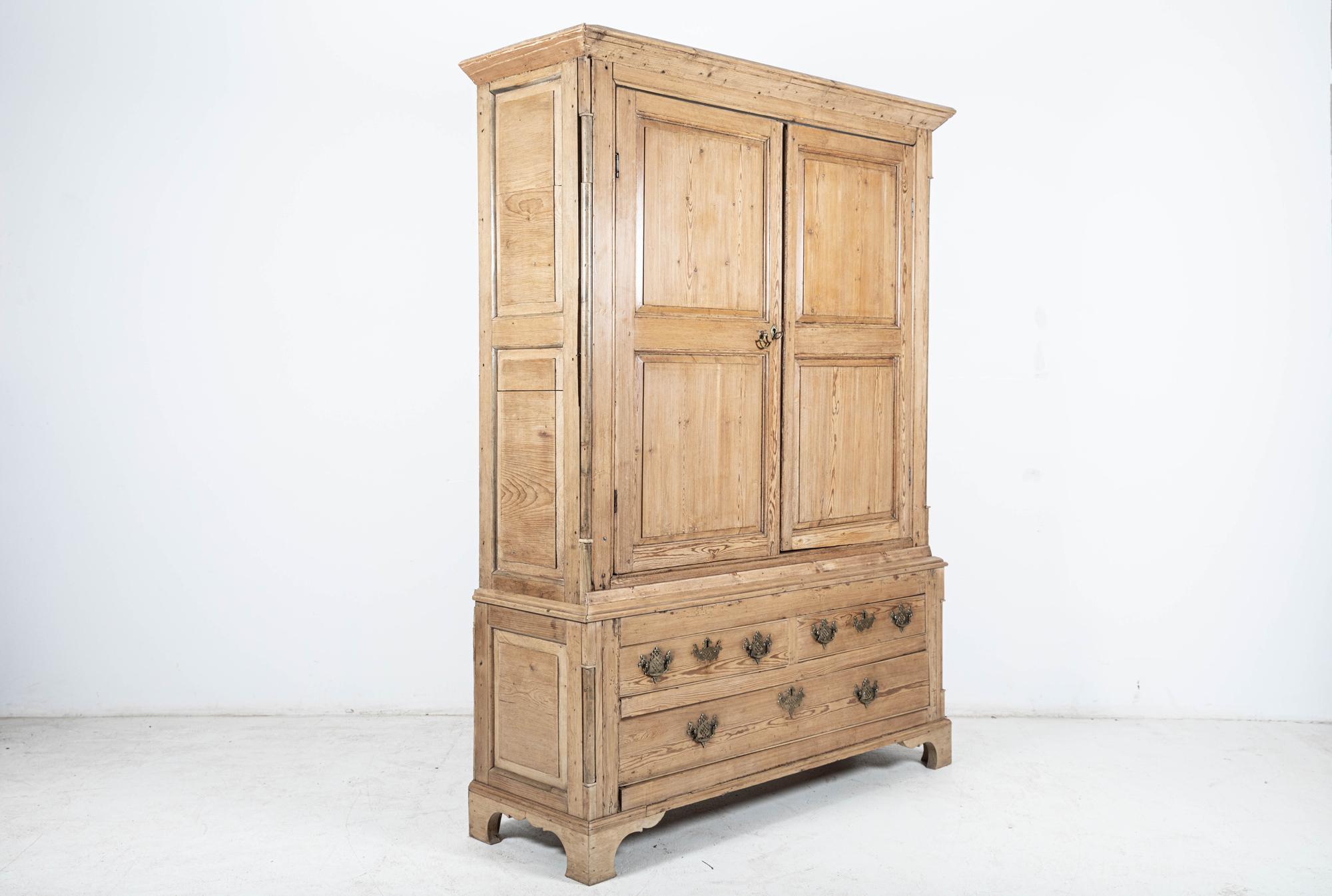 Georgian English Pine Housekeepers Cupboard In Good Condition For Sale In Staffordshire, GB