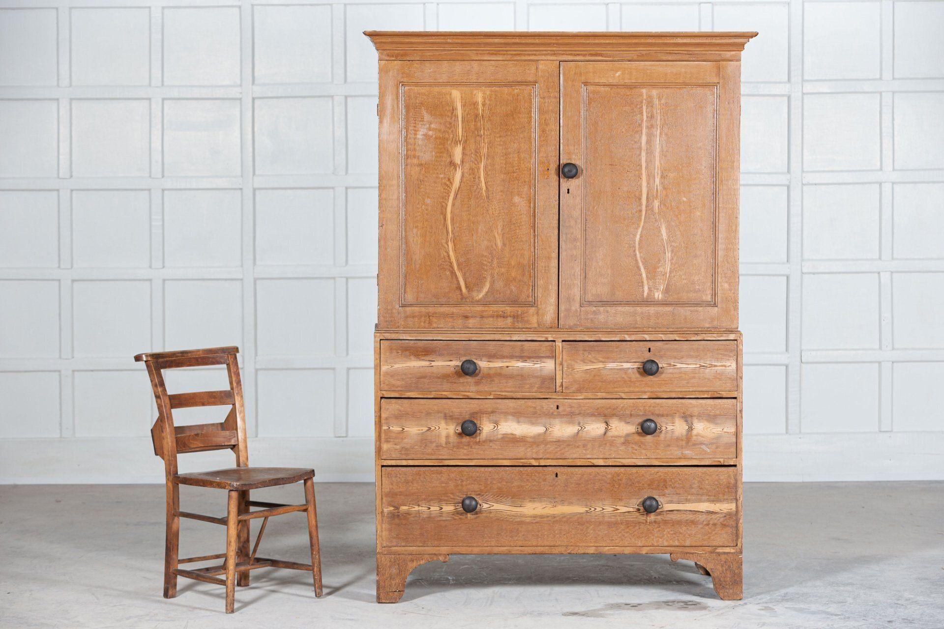 Georgian English Scrumbled Pine Linen Press Cupboard In Good Condition For Sale In Staffordshire, GB