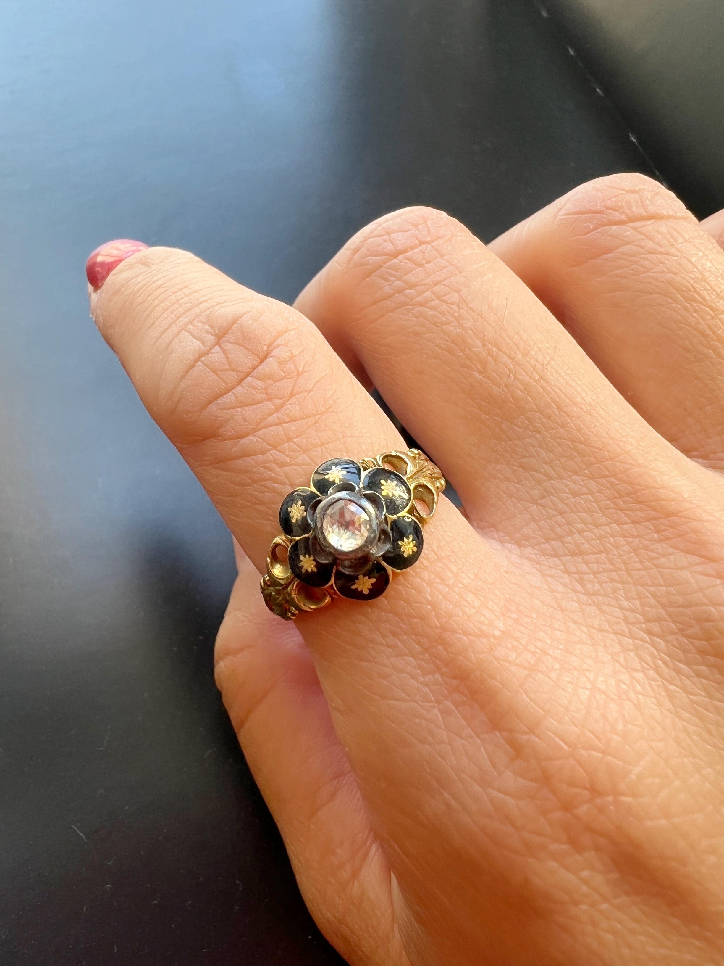 Georgian era 18K gold black enamel diamond flower ring In Good Condition In Versailles, FR