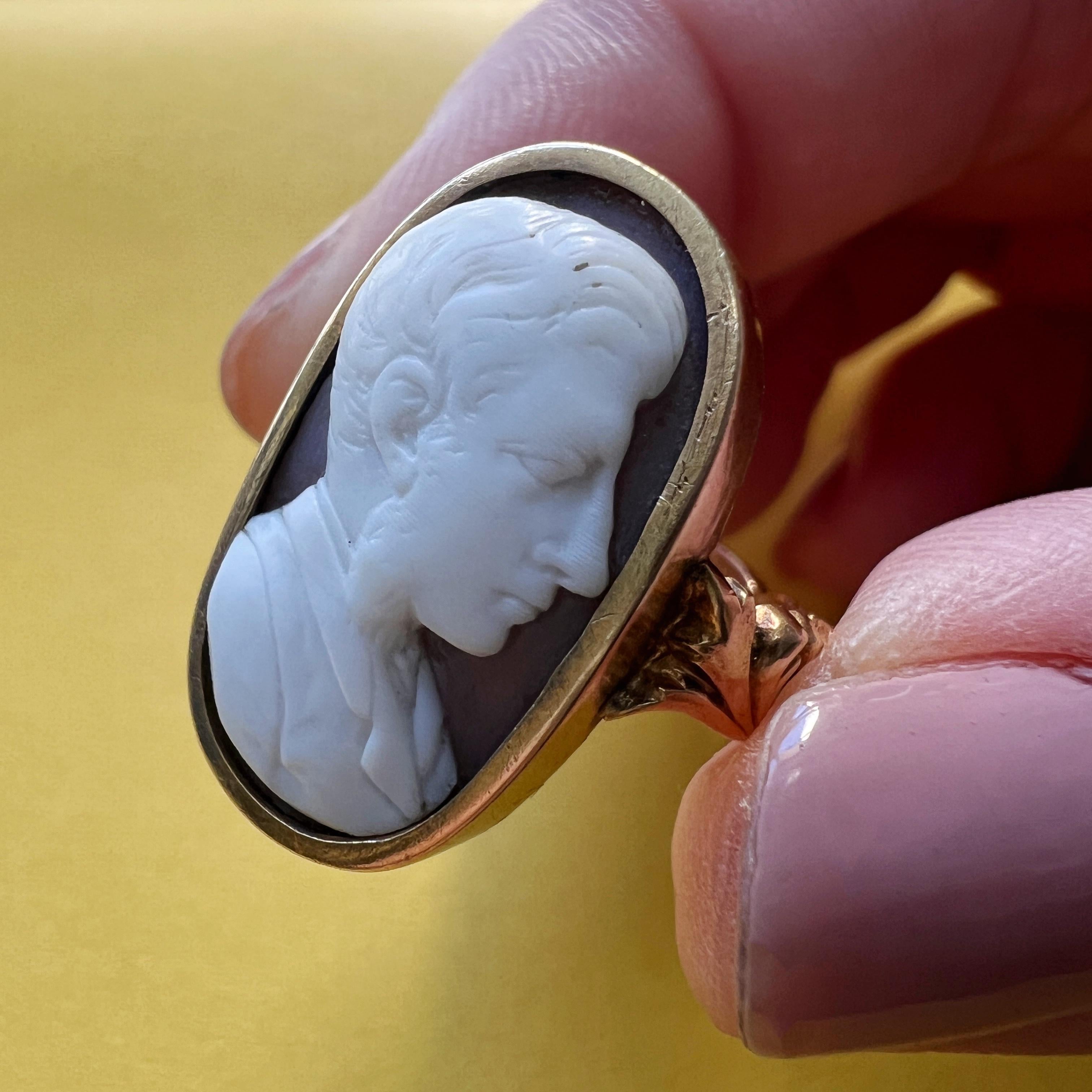 Women's or Men's Georgian era 18K gold gentleman cameo ring For Sale
