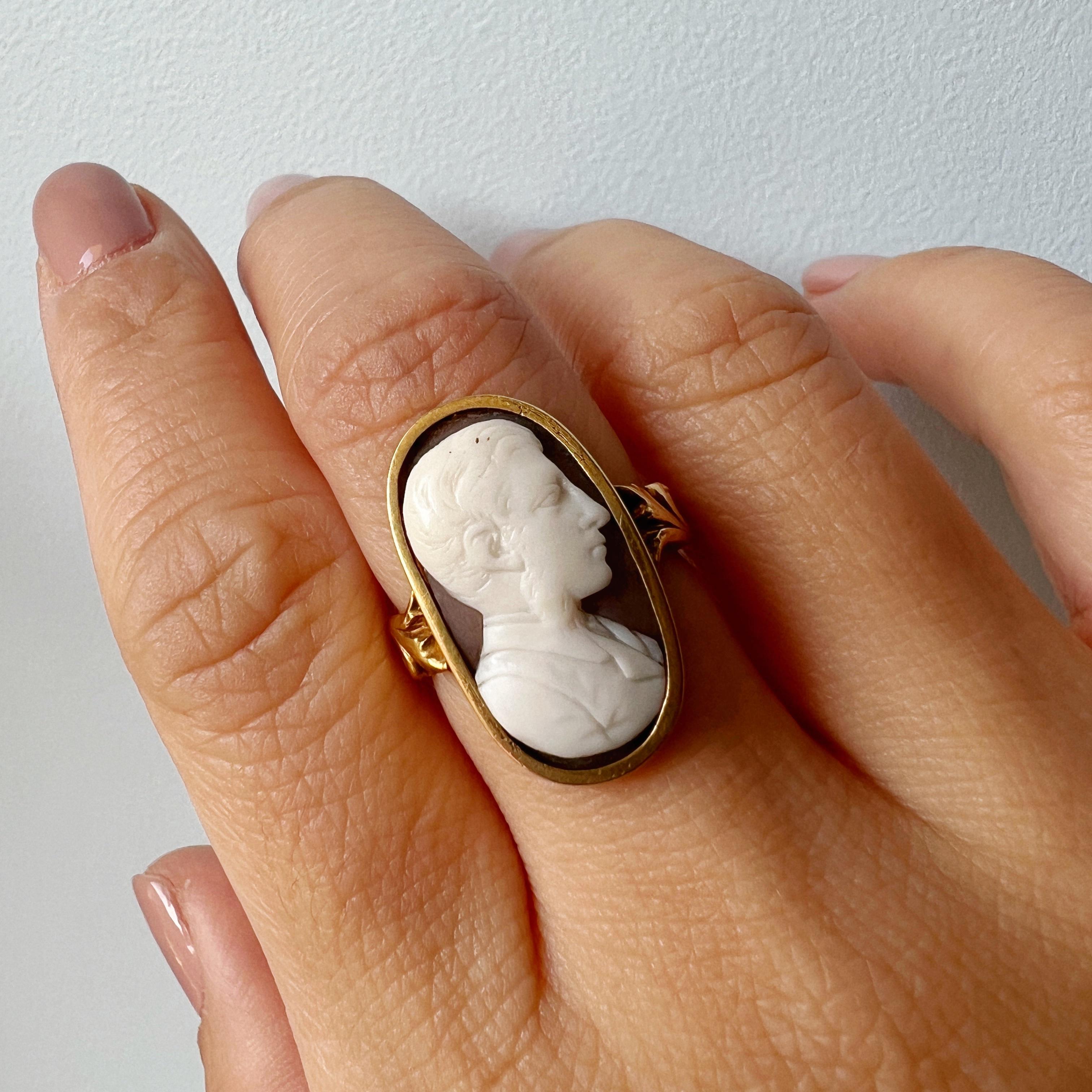 Georgian era 18K gold gentleman cameo ring For Sale 1