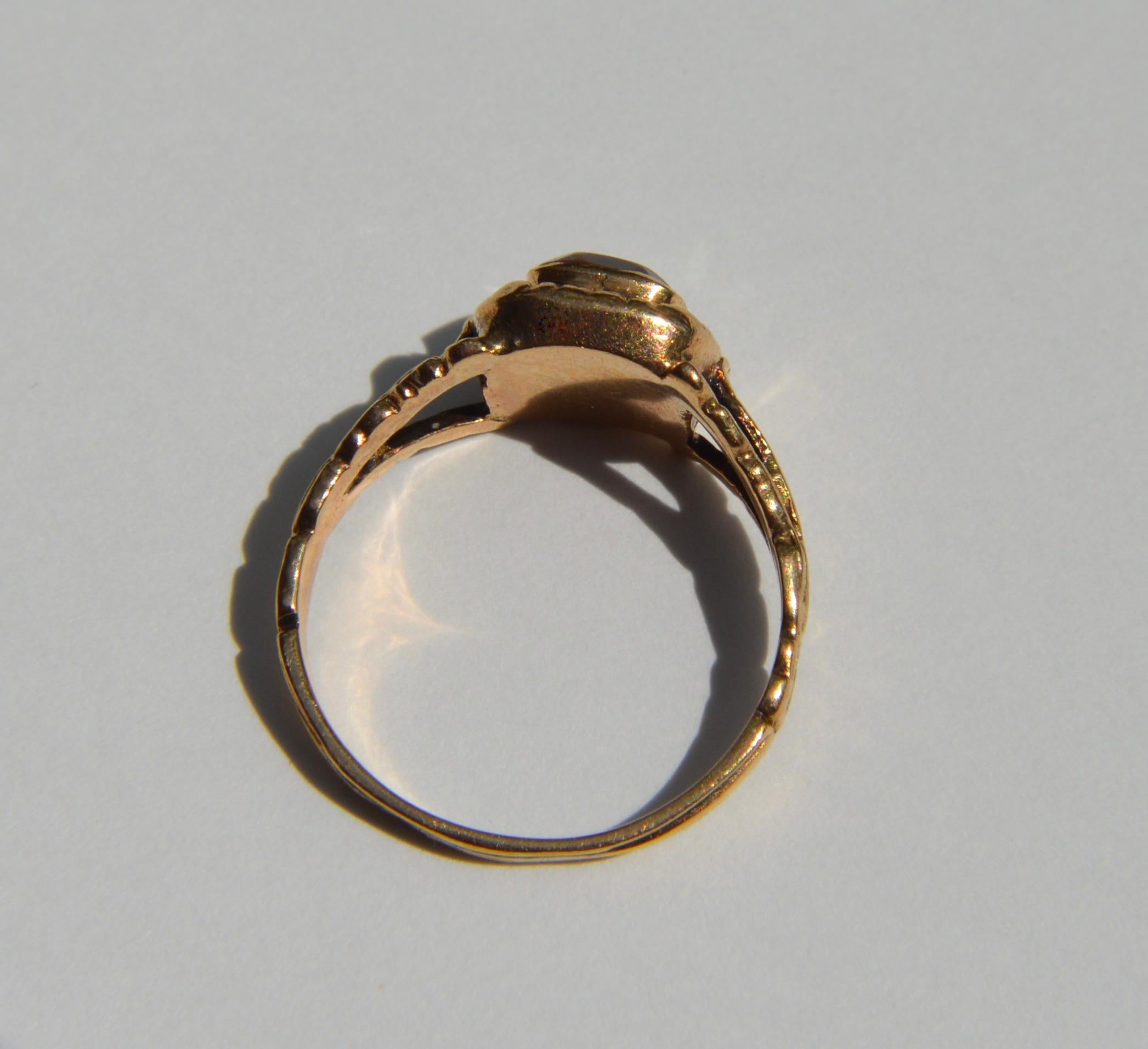 Women's Georgian Era Antique 9 Karat Rose Gold 1.24 Carat Citrine Ring For Sale