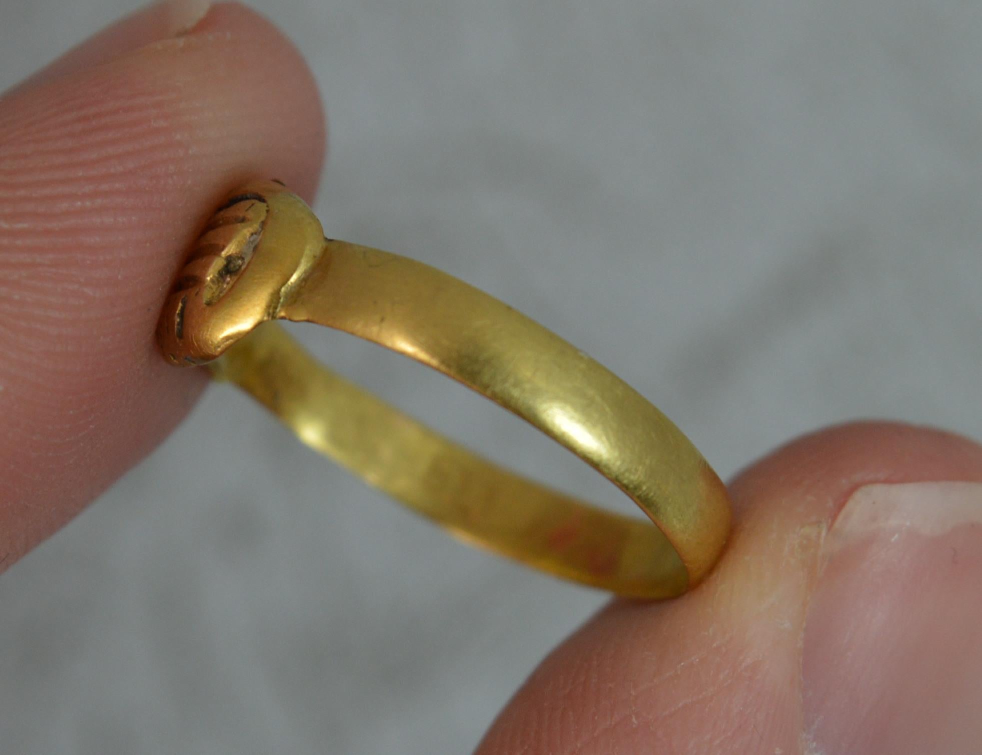 Georgian Fede Handholding Faith Ring in 18 Carat Yellow Gold In Good Condition In St Helens, GB