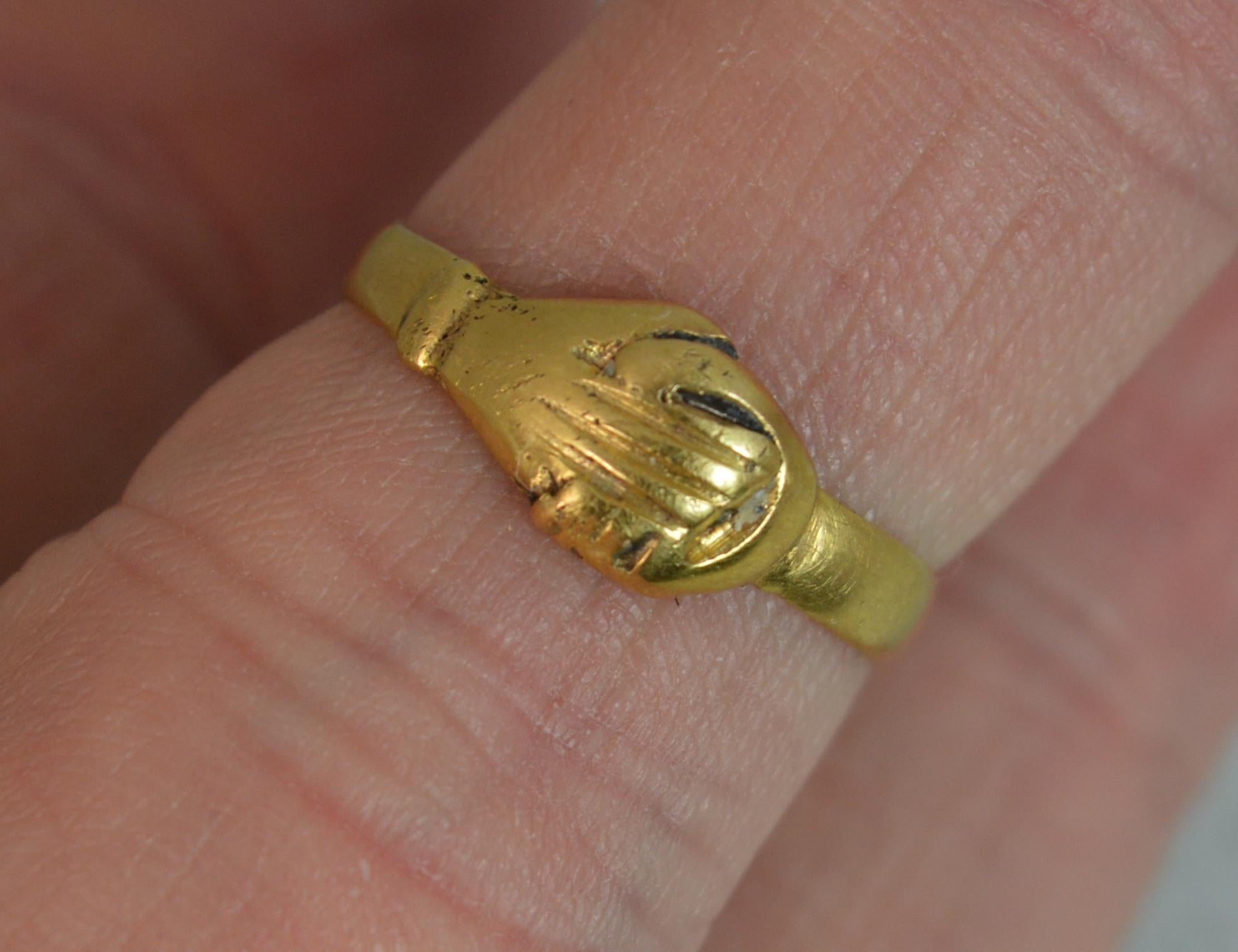 A superb true mid Georgian era Fede band ring, c1760.
SIZE ; K UK, 5 1/4 US
18 carat yellow gold example.
Designed as a simple plain band with a fede two hands holding to front.
A fede ring is a design of ring in which two hands meet and are clasped