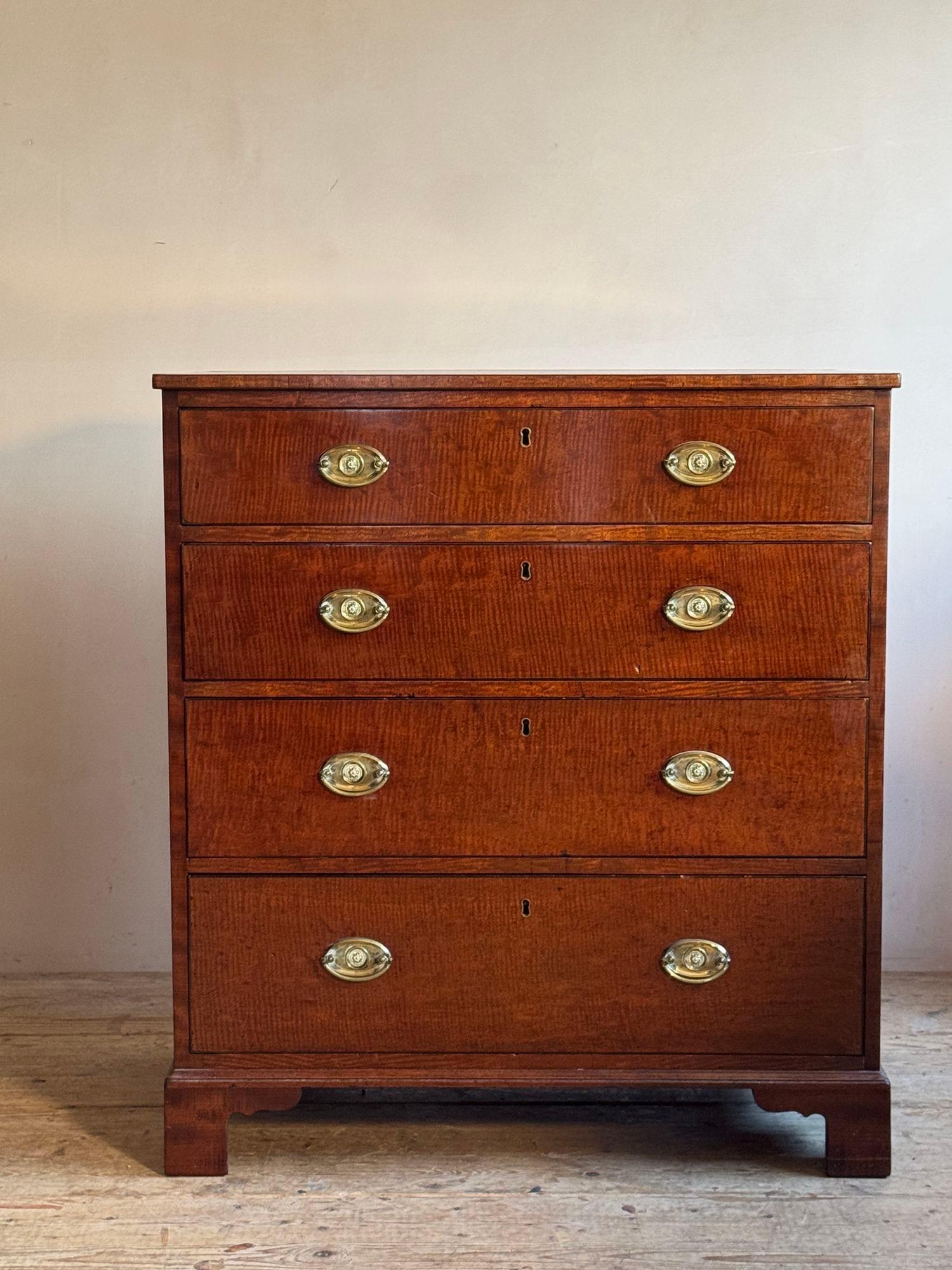 An excellent quality 18thC chest of drawers, fiddleback mahogany veneered on a pine carcass, with ebony stringing. With original brass handles on bracket feet. English C.1780-90 Dimensions: H 91.5cm W 83cm D 50.5cm