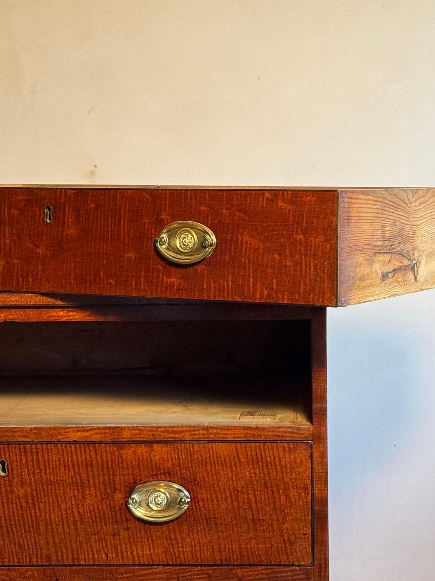 Georgian Fiddleback Mahogany Chest of Drawers 5