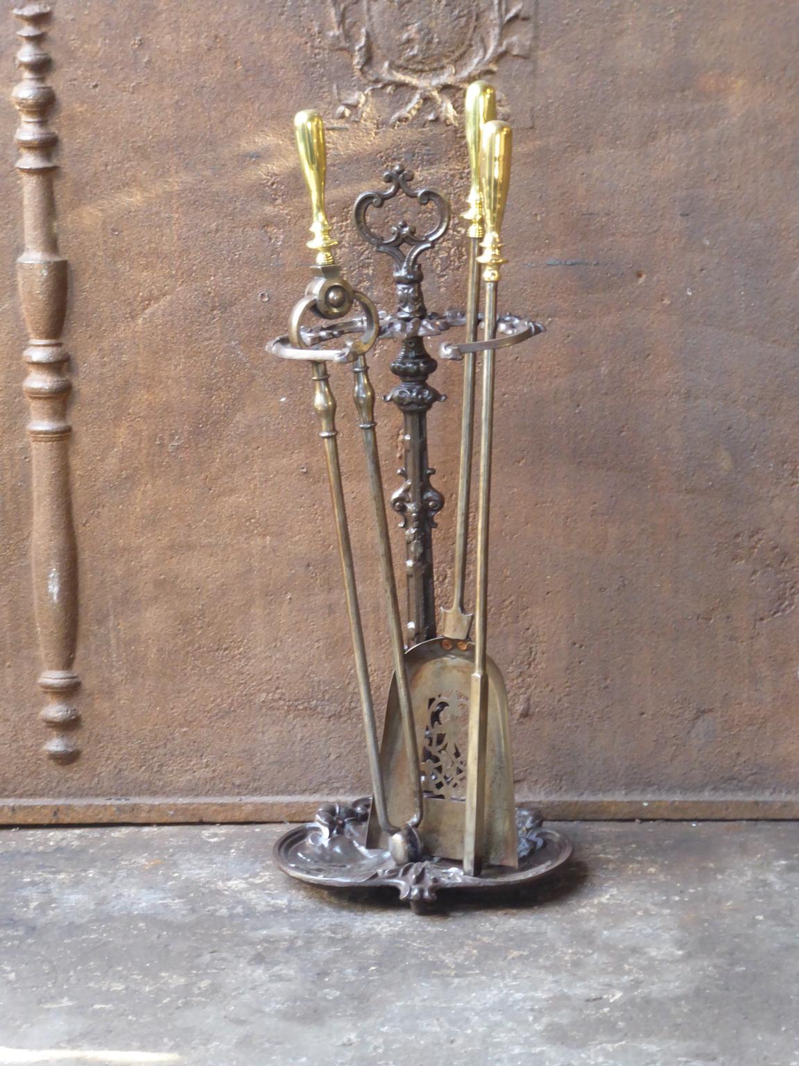 Beautiful set of three Georgian fireplace tools made of forged iron with polished brass handles and a cast iron stand. Made in England, 18th-19th century. The fire tool set is in a good condition and is fully functional.








 