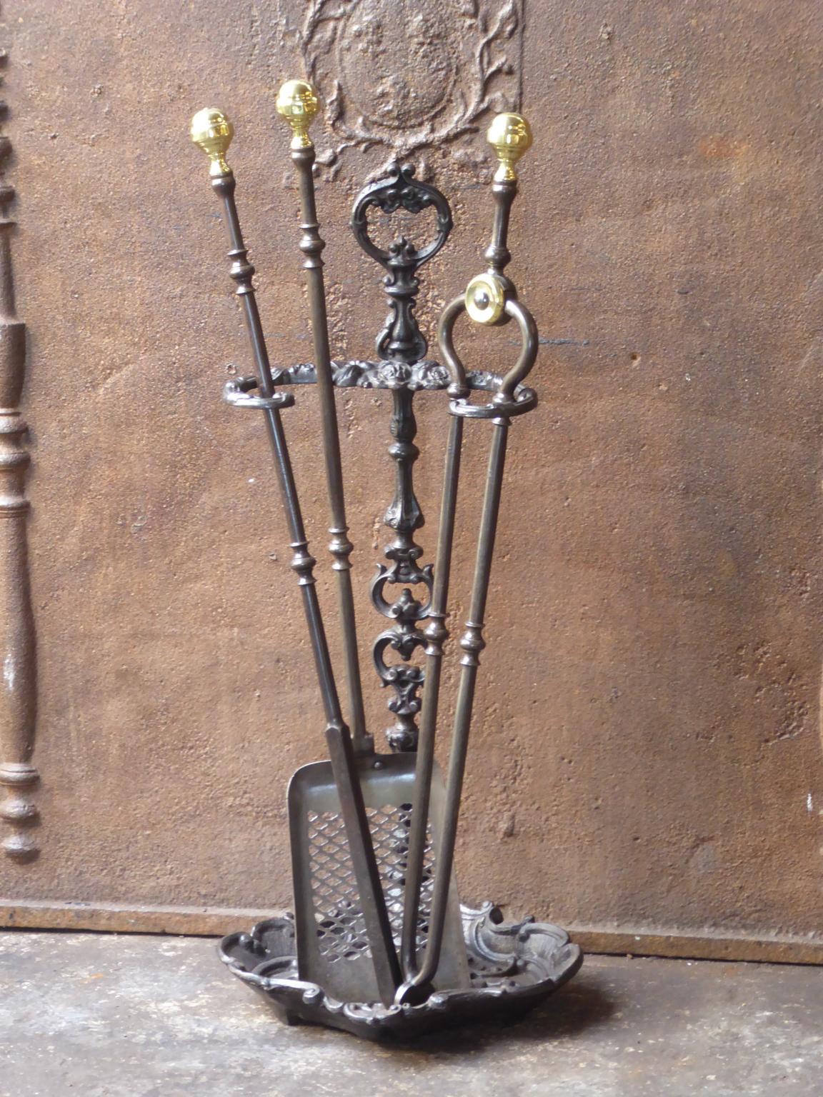 Beautiful set of three Georgian fireplace tools made of forged iron with polished brass handles and a cast iron stand. Made in England, 18th-19th century. The fire tool set is in a good condition and is fully functional.








