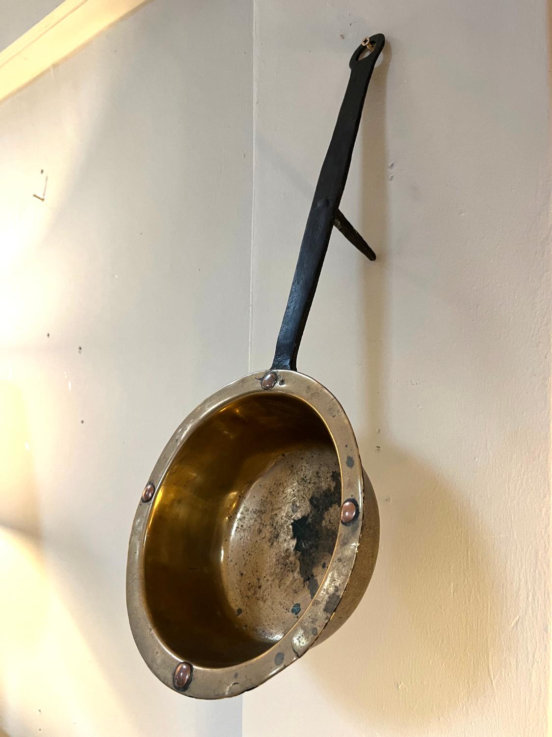 Forgiato Padella da camino georgiana in ottone, rame e ghisa, inglese C1810 in vendita