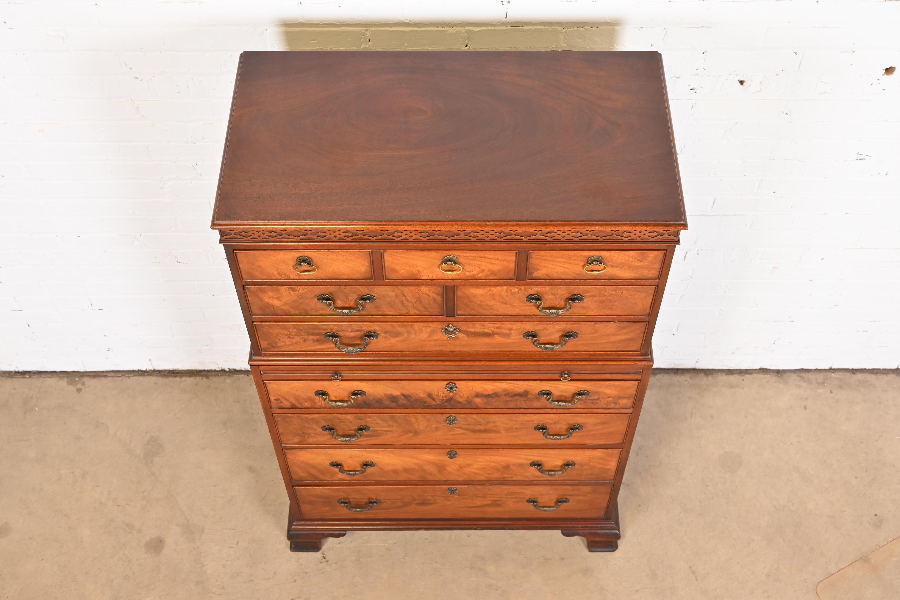 Georgian Flame Mahogany Highboy Dresser in the Manner of Baker Furniture For Sale 7