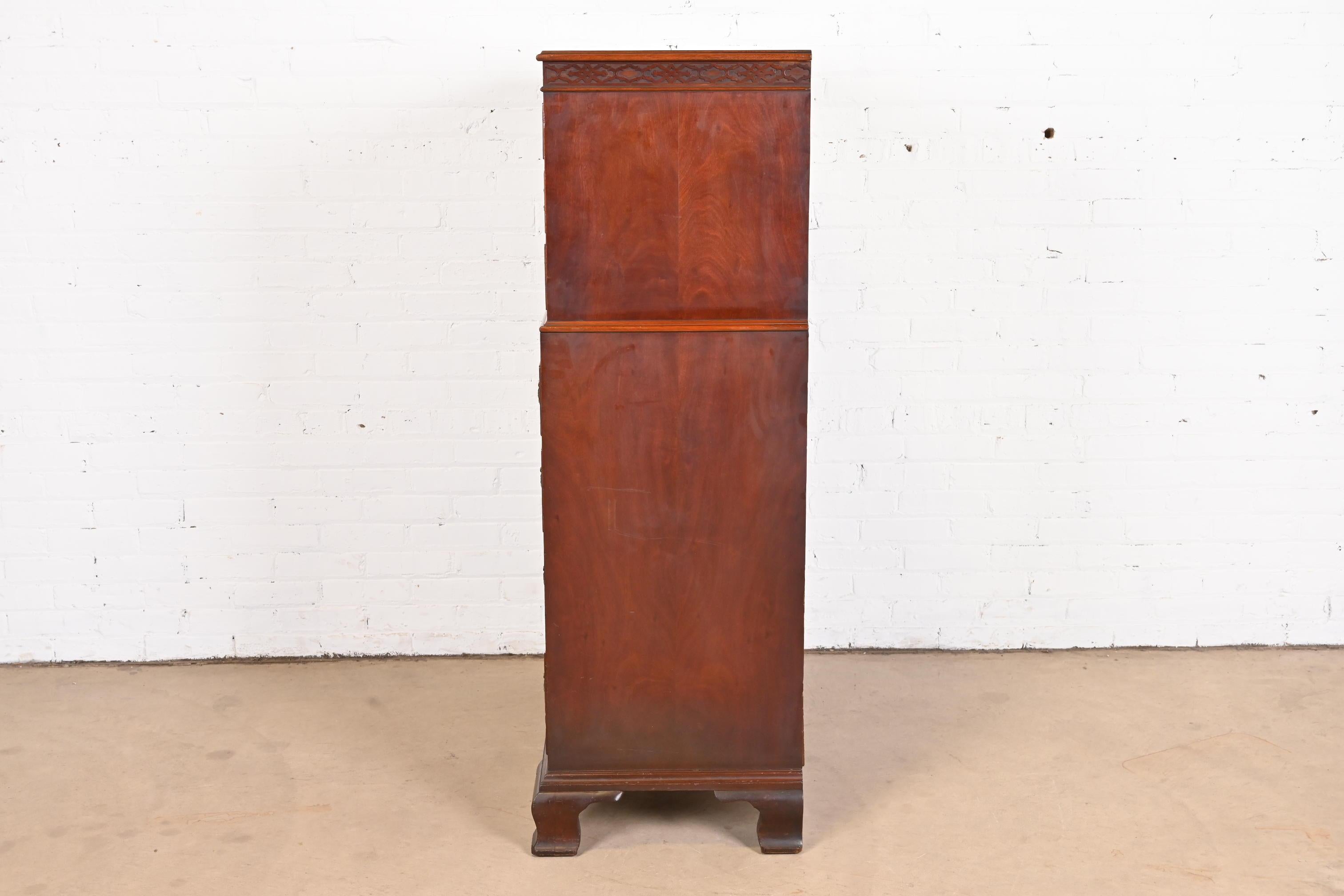 Georgian Flame Mahogany Highboy Dresser in the Manner of Baker Furniture For Sale 8