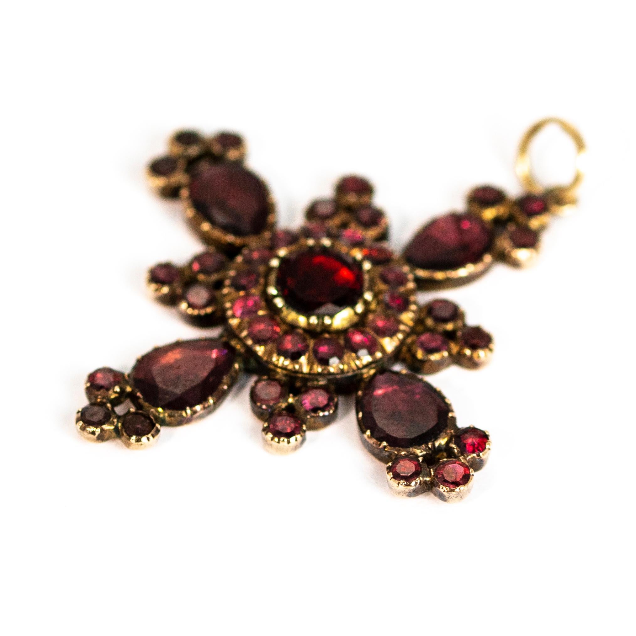 Georgian Flat Cut Garnet and Gold Pendant in Original Fitted Box In Good Condition In Chipping Campden, GB