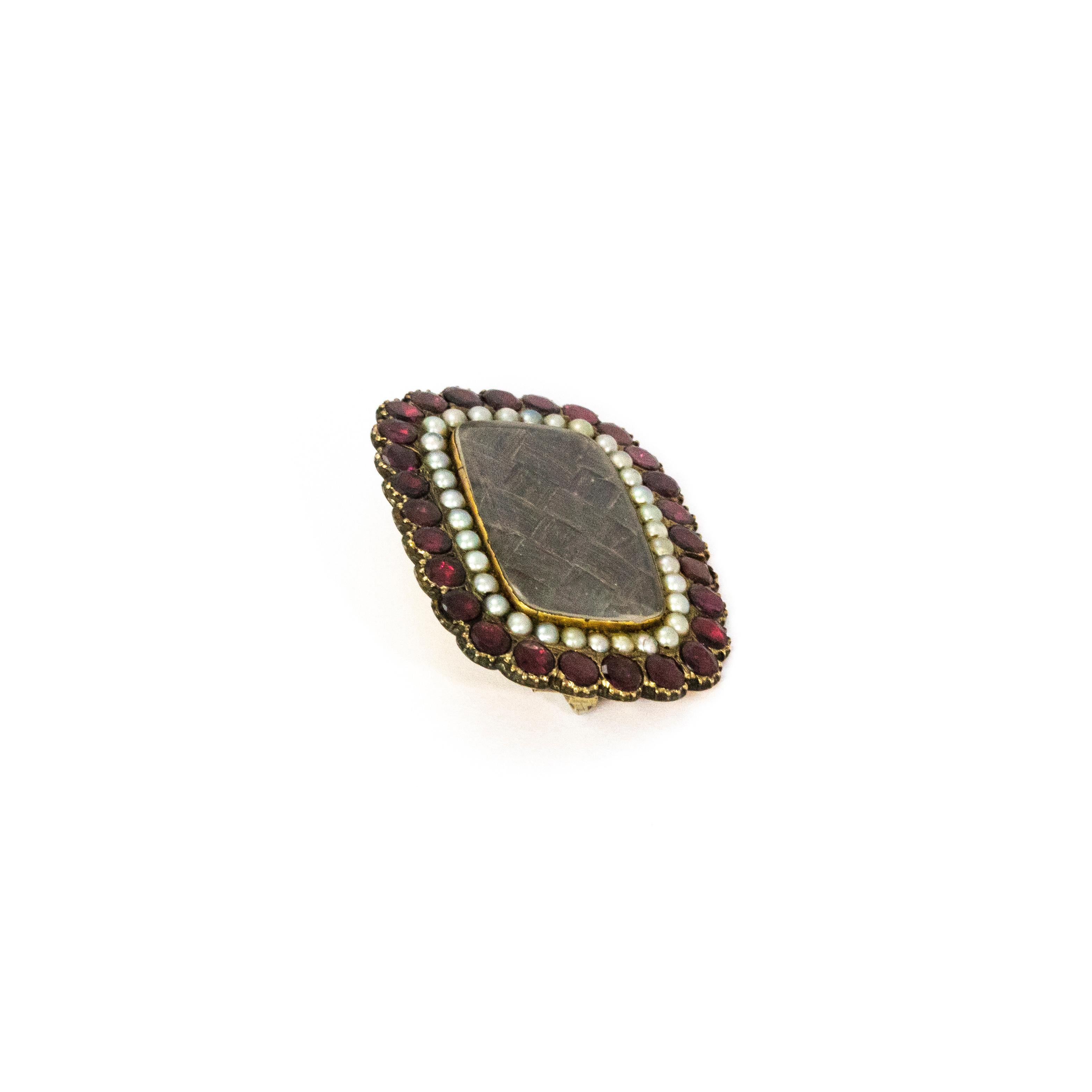 Georgian Flat Cut Garnet and Pearl Memorial Brooch In Good Condition For Sale In Chipping Campden, GB