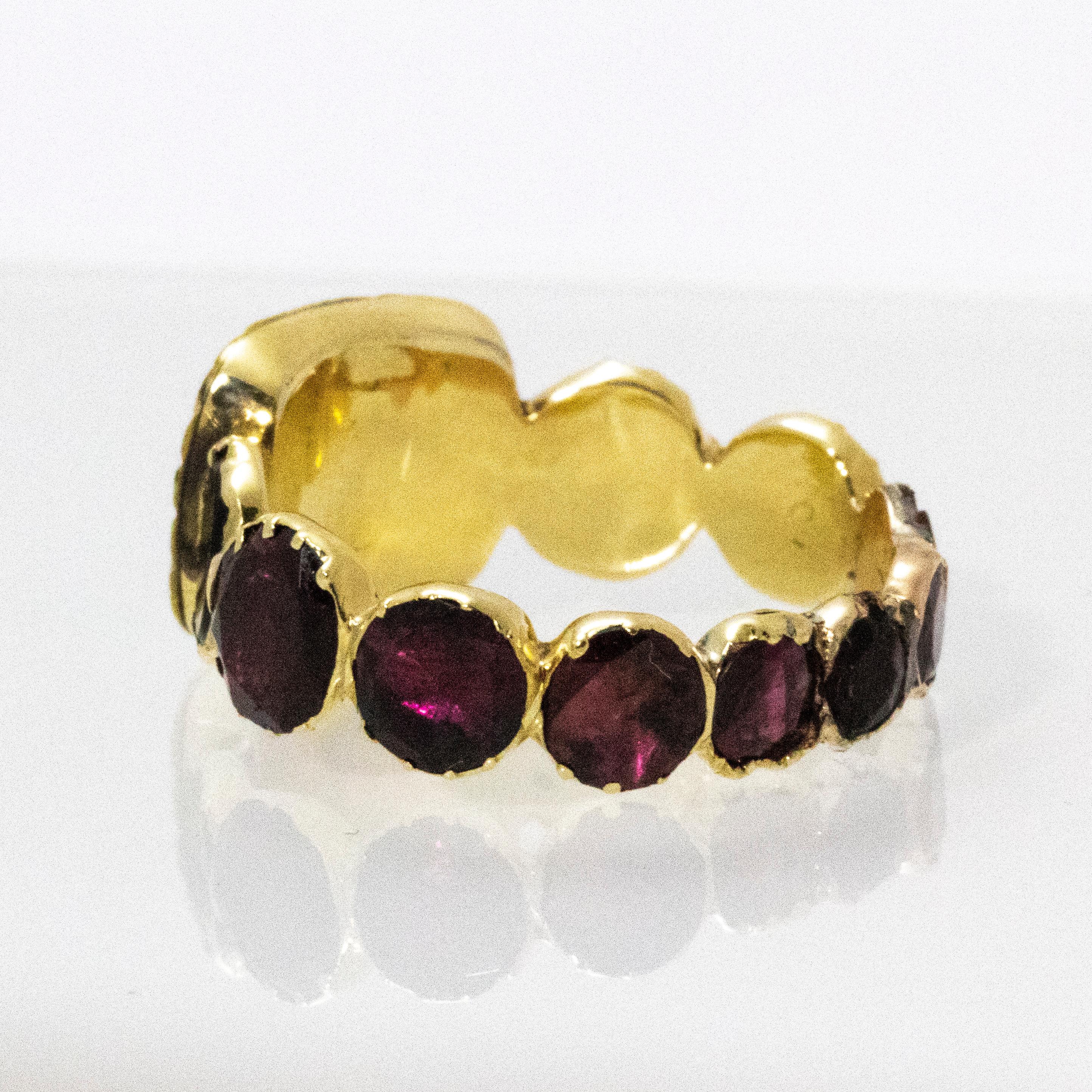 Georgian Flat Cut Garnet Eternity 15 Carat Gold Mourning Ring In Good Condition In Chipping Campden, GB