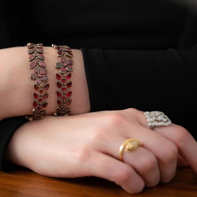 Oval Cut Georgian Flat-Cut Garnet Matching Bracelets, circa 1790s