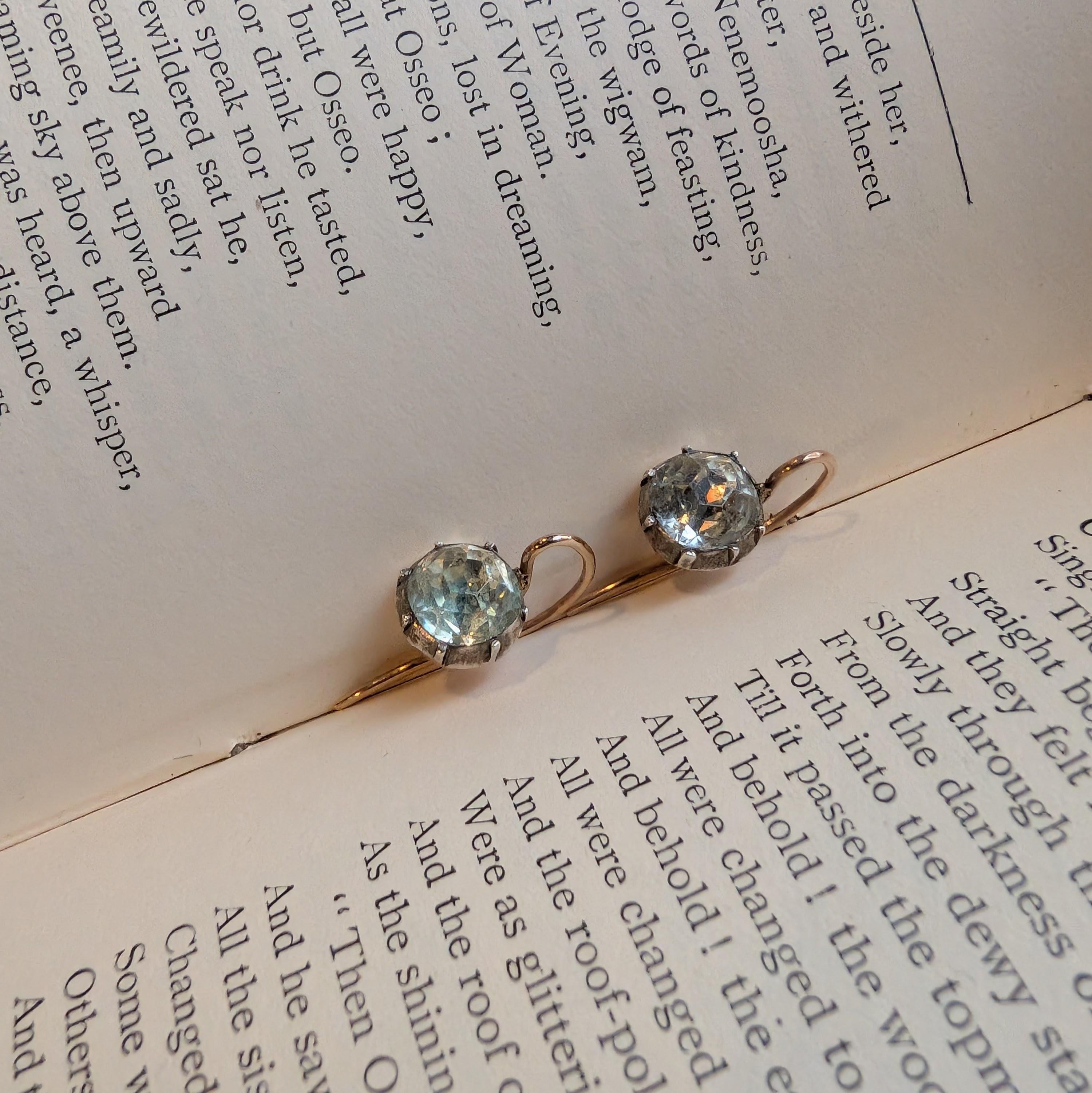 Georgian Foil-Backed Paste Earrings in Silver Pie-Crust Mounts with 18K Wires in vendita 5