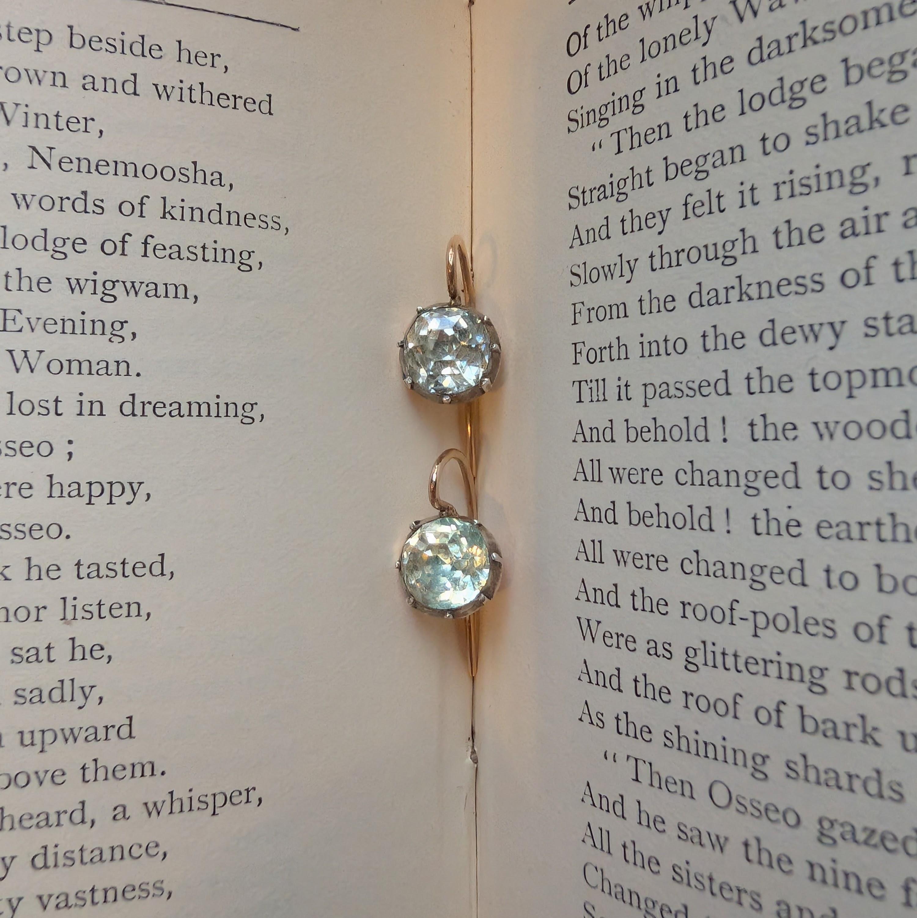 Georgian Foil-Backed Paste Earrings in Silver Pie-Crust Mounts with 18K Wires in vendita 4