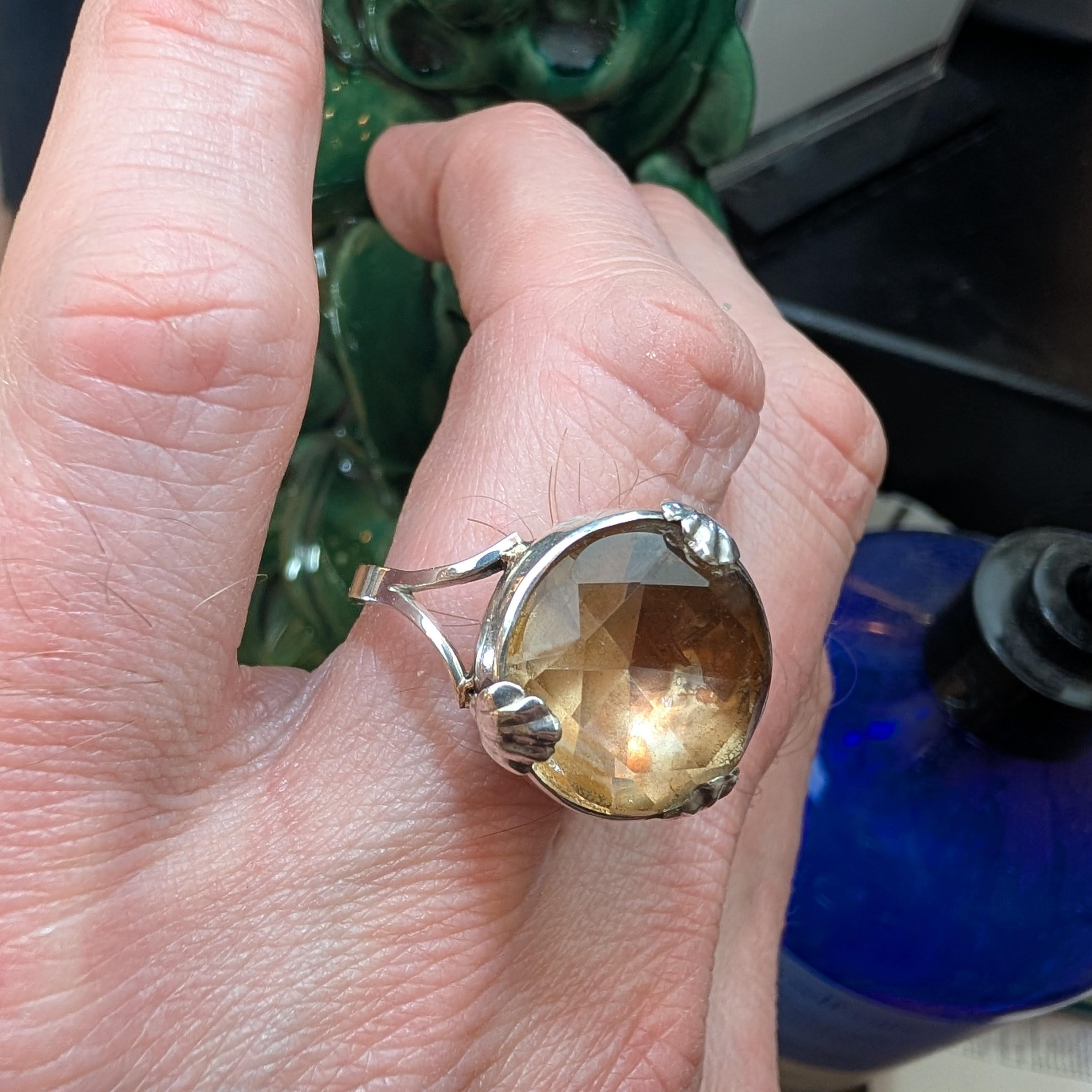 Anillo georgiano de cristal de roca con dorso perfilado Tamaño 9,5 Plata de ley en venta 4