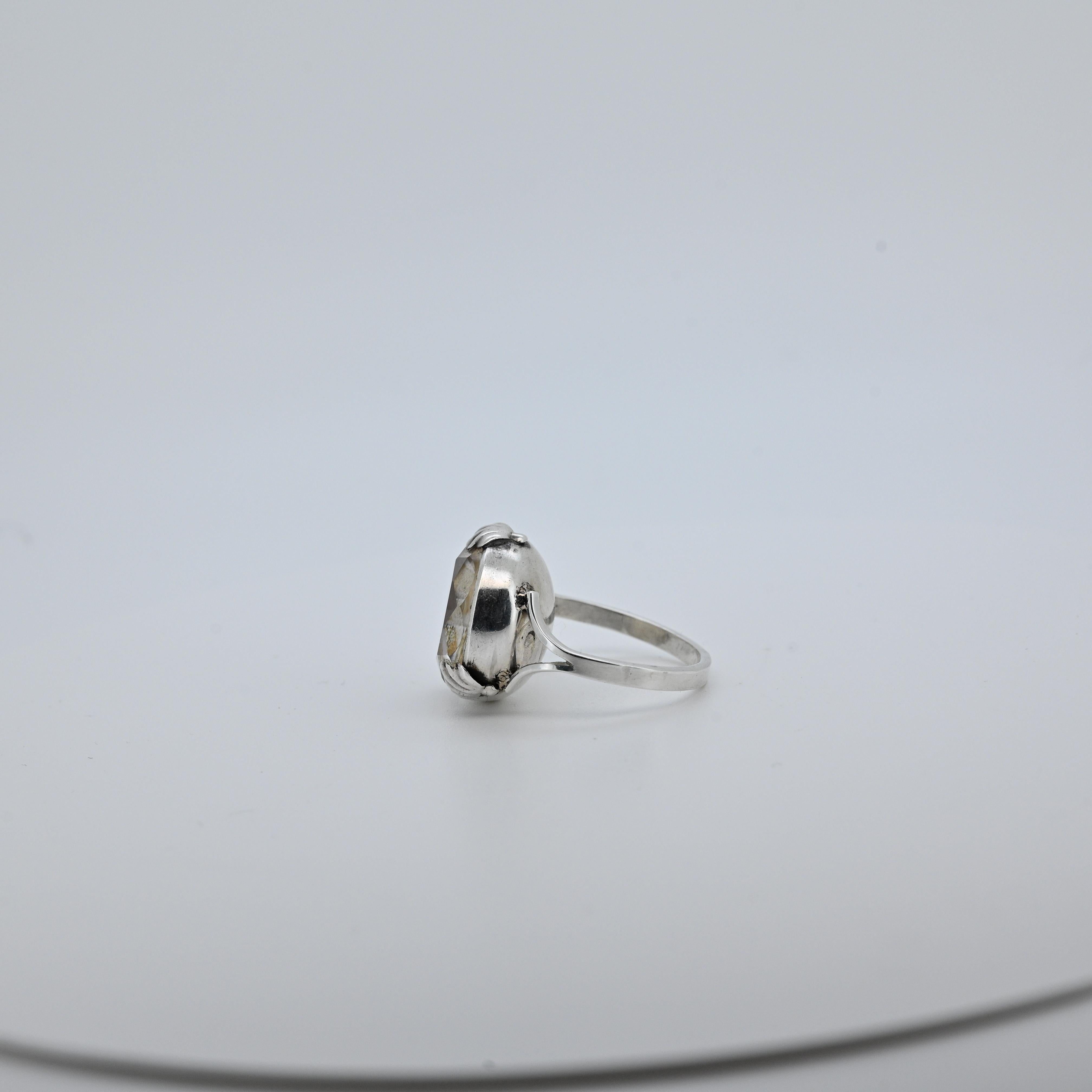 Anillo georgiano de cristal de roca con dorso perfilado Tamaño 9,5 Plata de ley Georgiano en venta