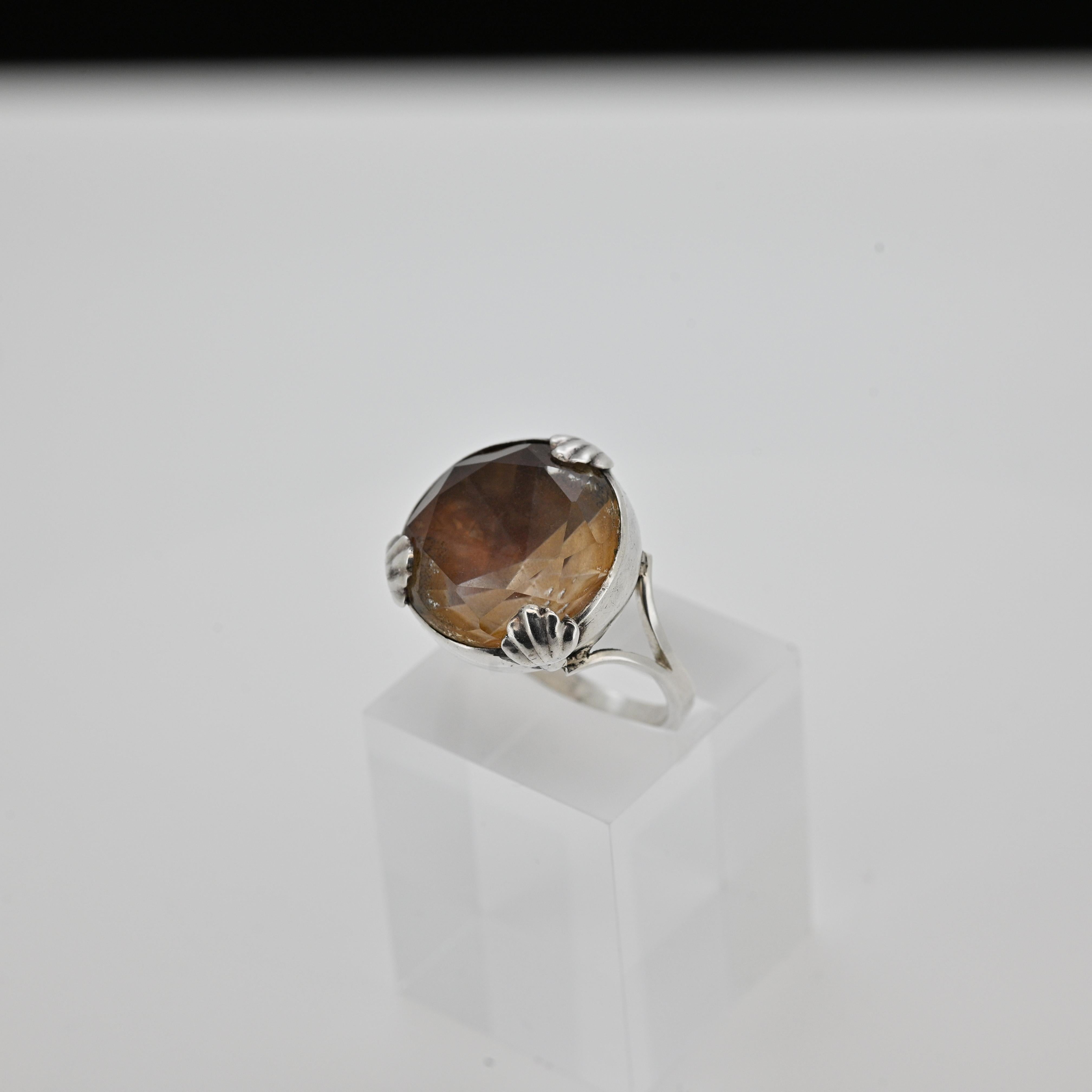 Anillo georgiano de cristal de roca con dorso perfilado Tamaño 9,5 Plata de ley en venta 2