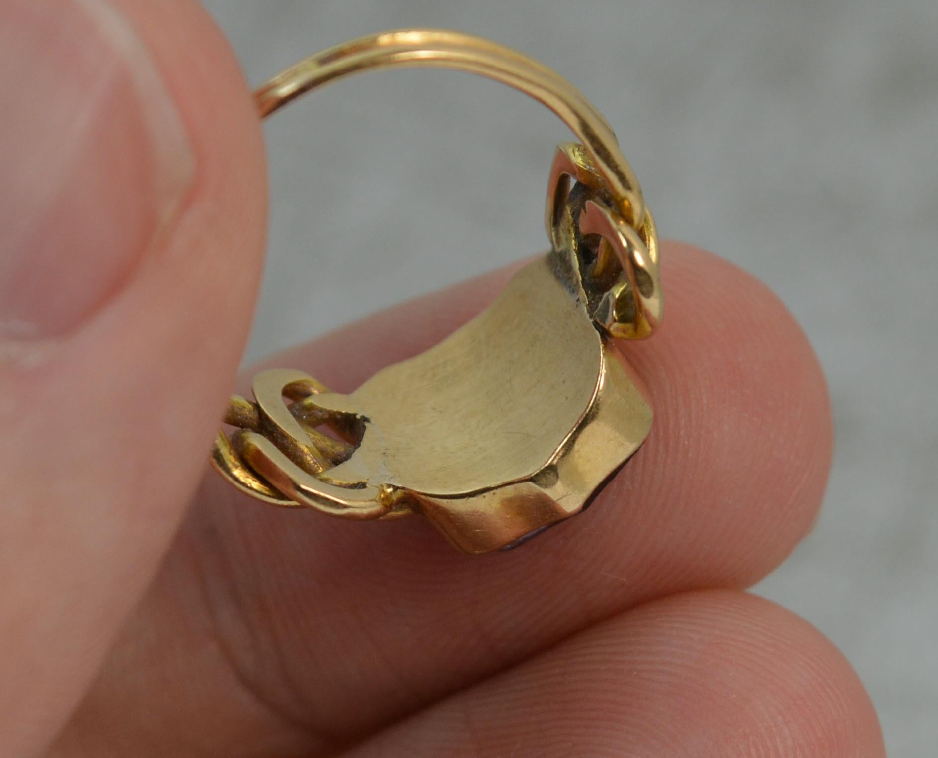 Georgian Foiled Rock Crystal Shield 15 Carat Gold Knot Signet Ring In Good Condition In St Helens, GB