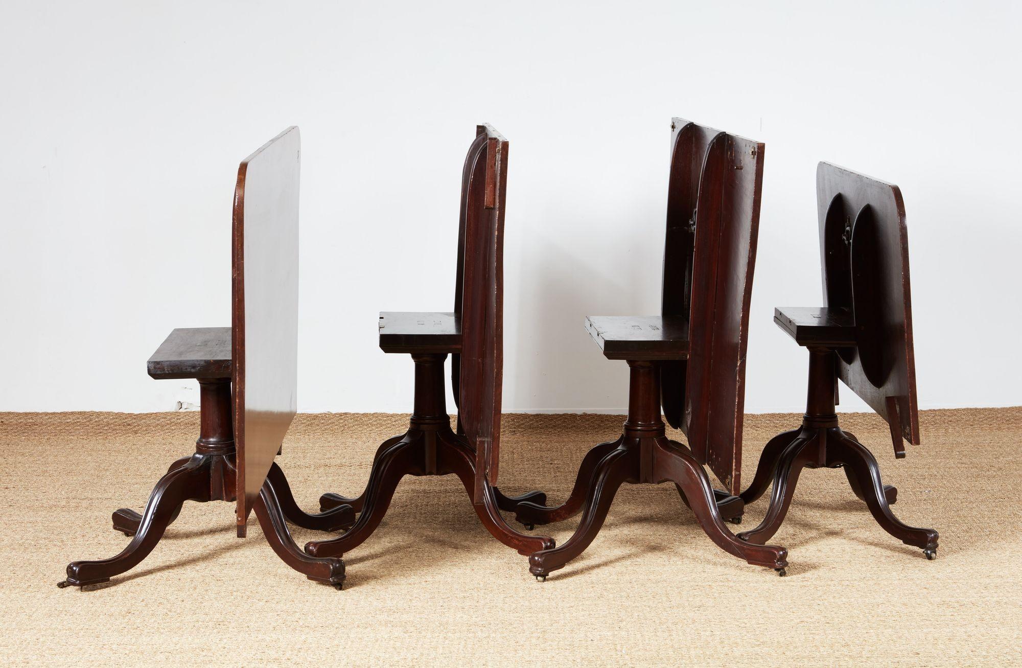 Table à manger géorgienne à quatre piédestaux en vente 2