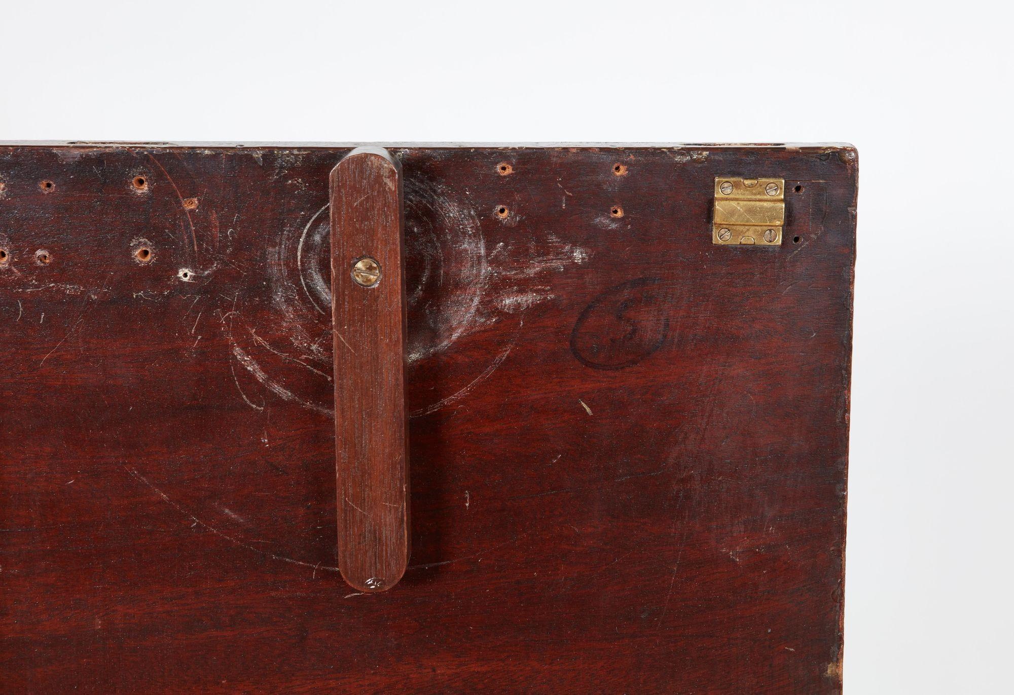 Table à manger géorgienne à quatre piédestaux en vente 8